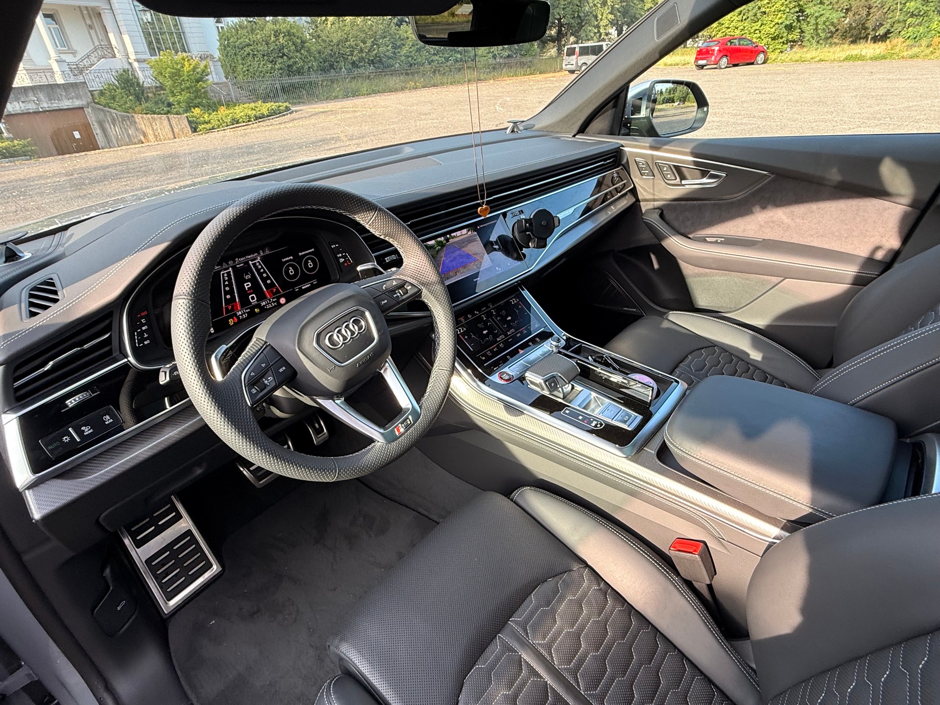 AUDI RSQ8 4.0 V8 TFSI quattro T-Tronic-image-5