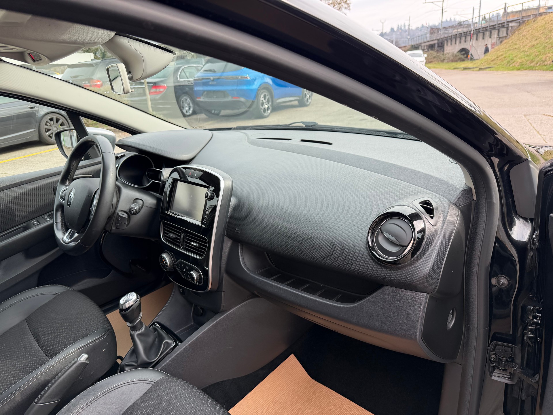 RENAULT Clio 1.2 16V T GT Line-image-15