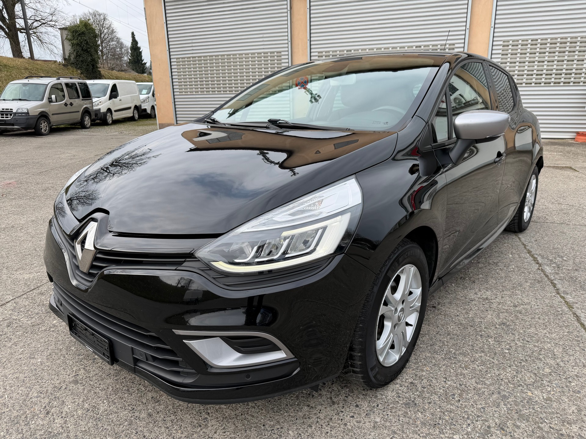 RENAULT Clio 1.2 16V T GT Line-image-0