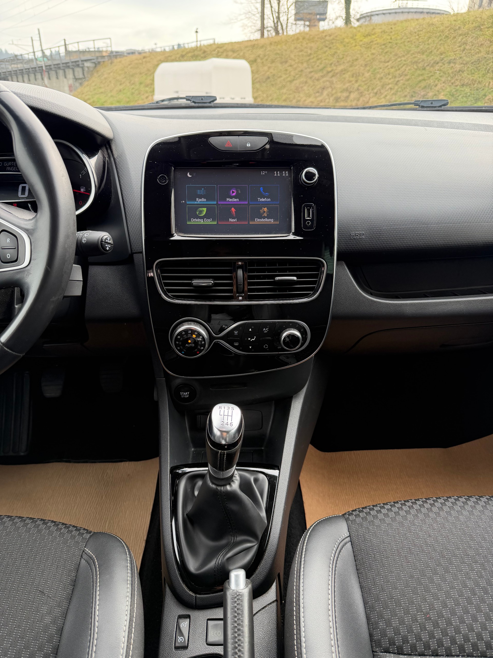 RENAULT Clio 1.2 16V T GT Line-image-9