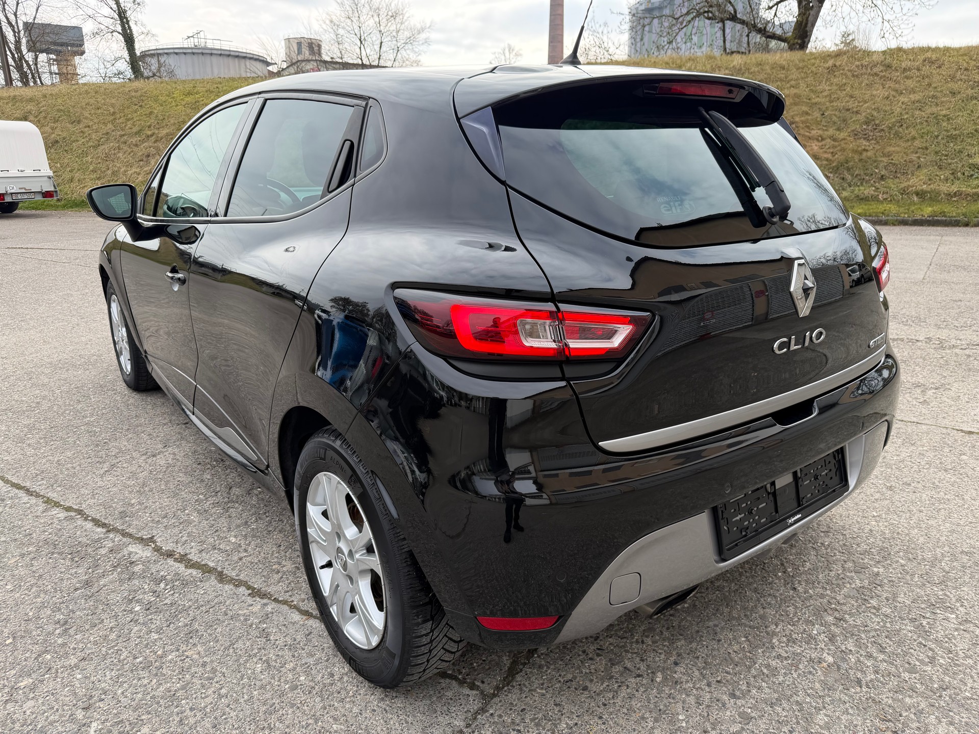 RENAULT Clio 1.2 16V T GT Line-image-2