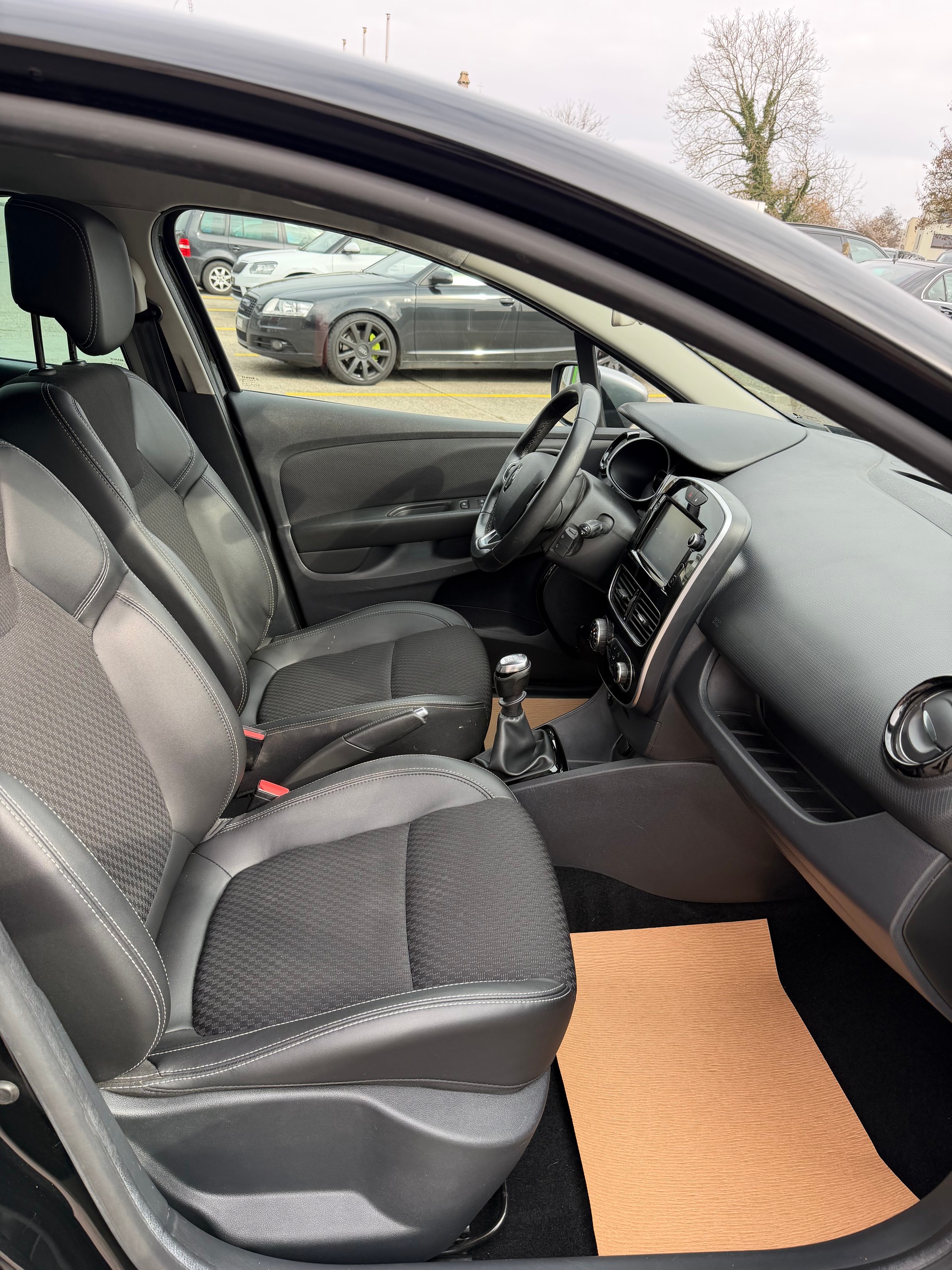 RENAULT Clio 1.2 16V T GT Line-image-13