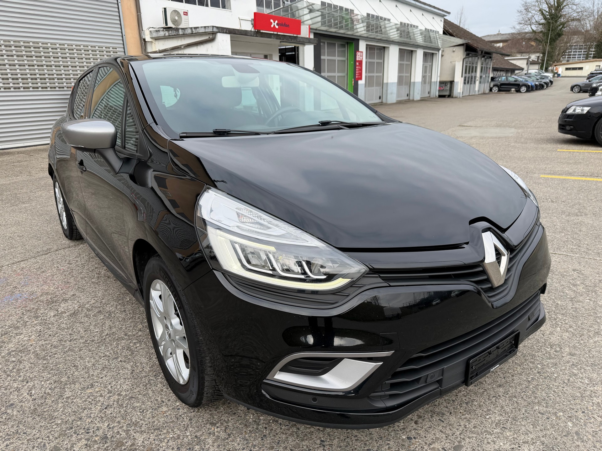 RENAULT Clio 1.2 16V T GT Line-image-6