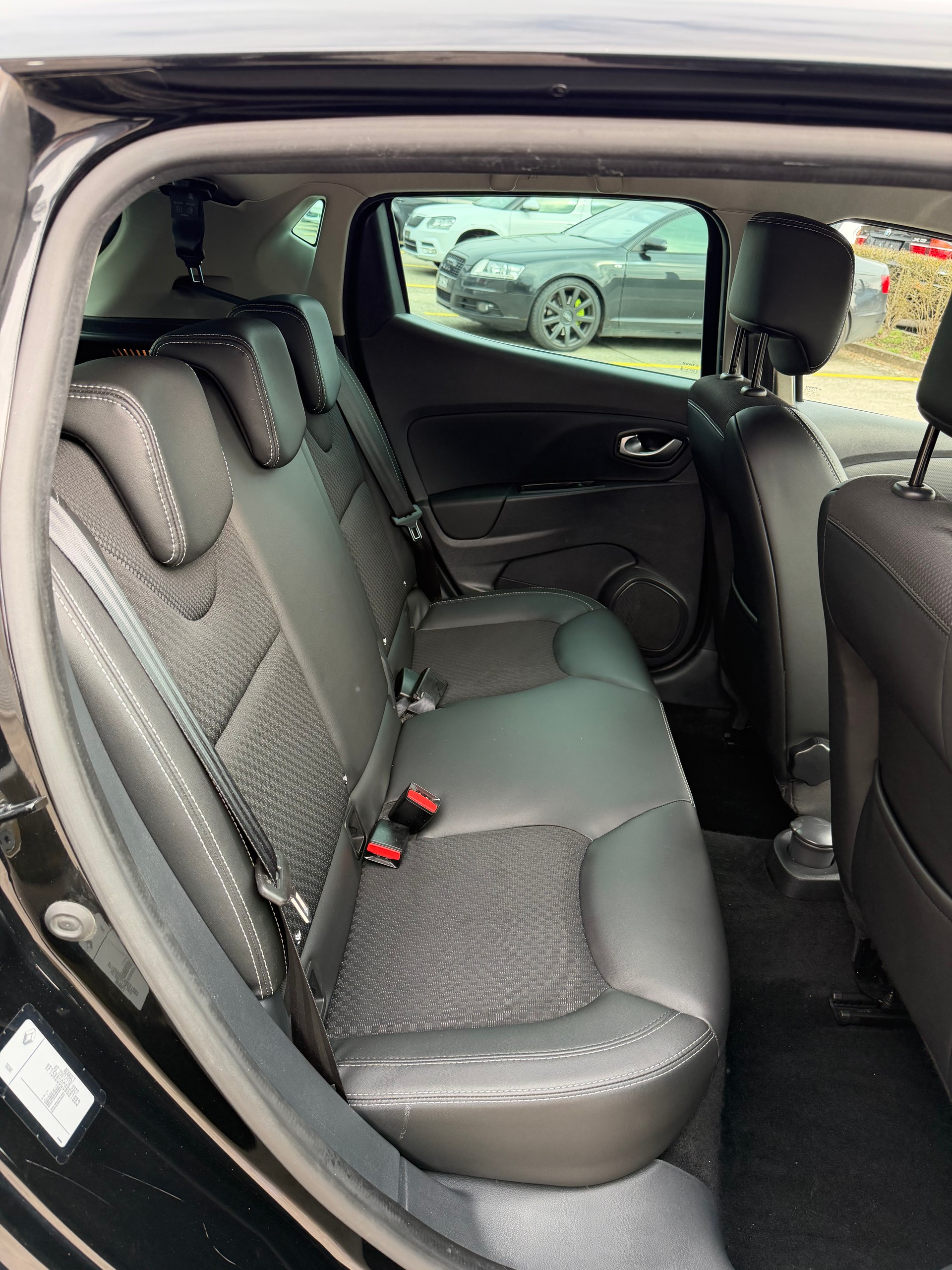 RENAULT Clio 1.2 16V T GT Line-image-12