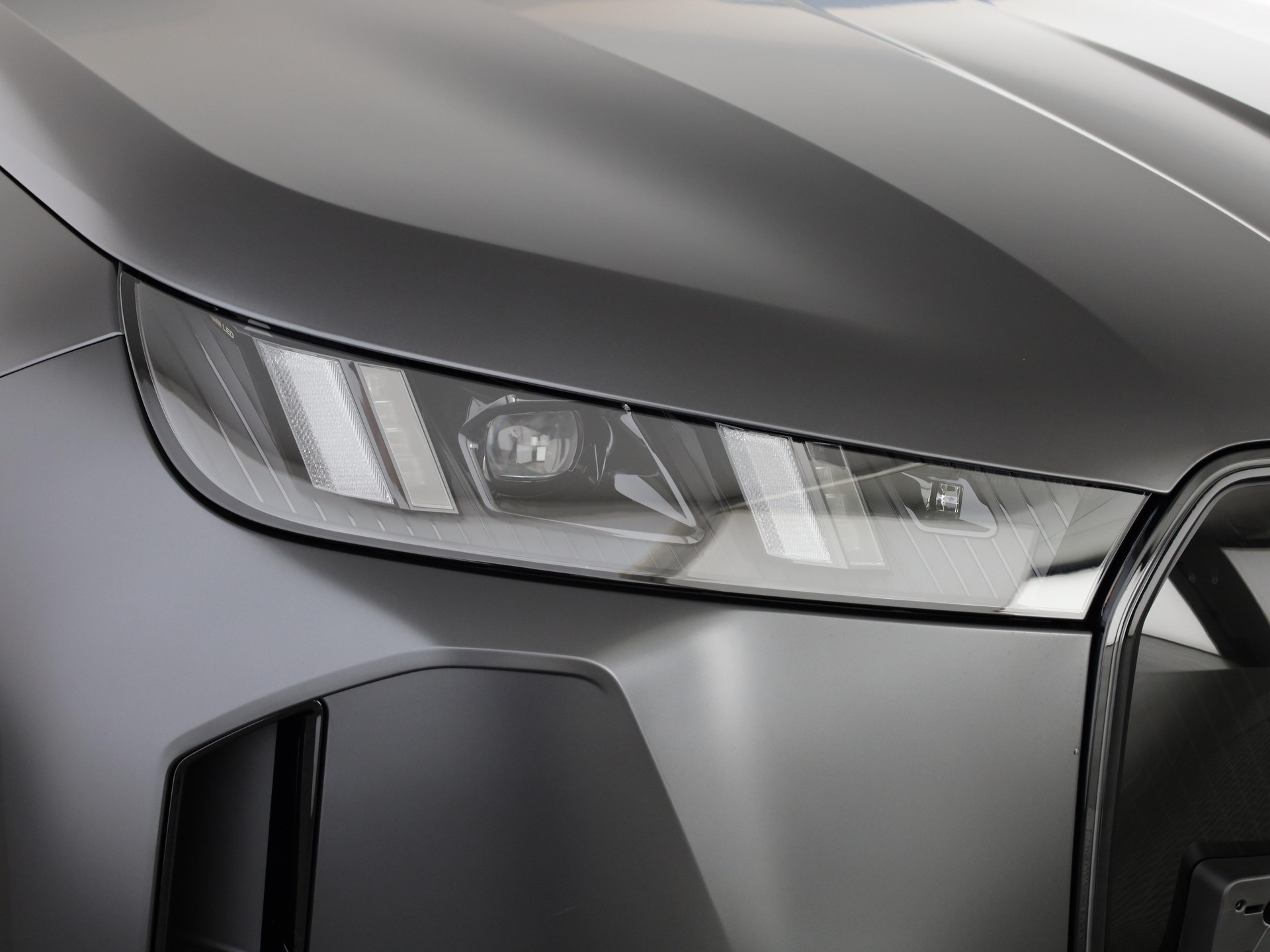BMW iX xDrive60-image-5