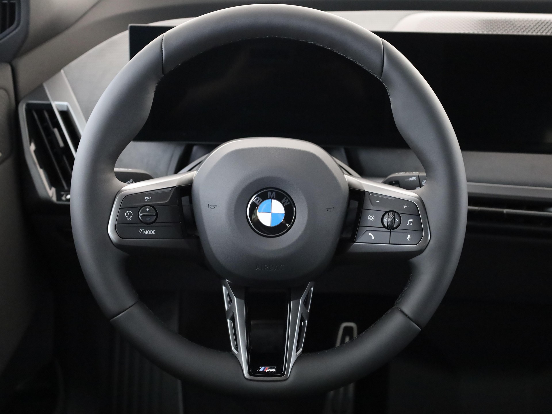 BMW iX xDrive60-image-17
