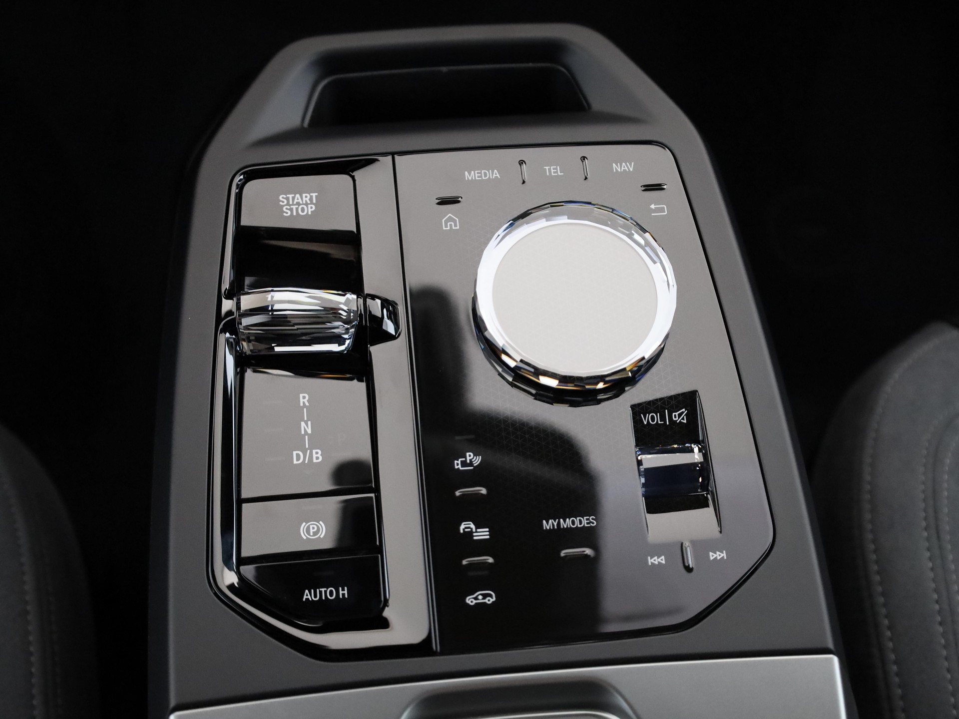 BMW iX xDrive60-image-18