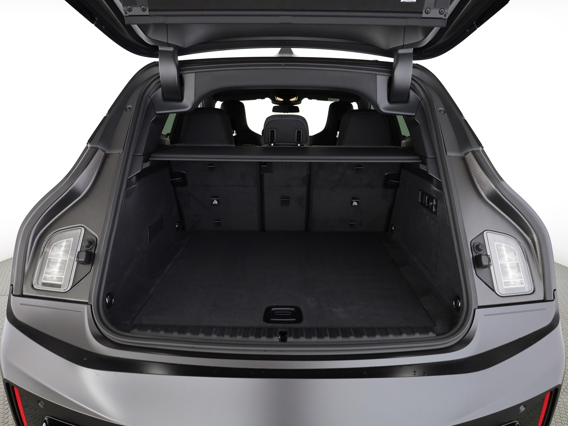 BMW iX xDrive60-image-6