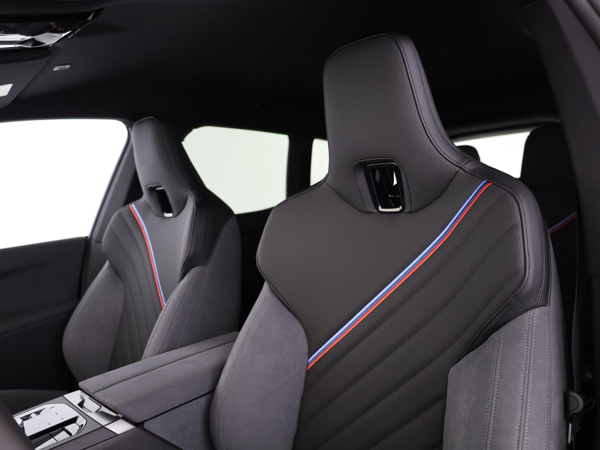 BMW iX xDrive60-image-10