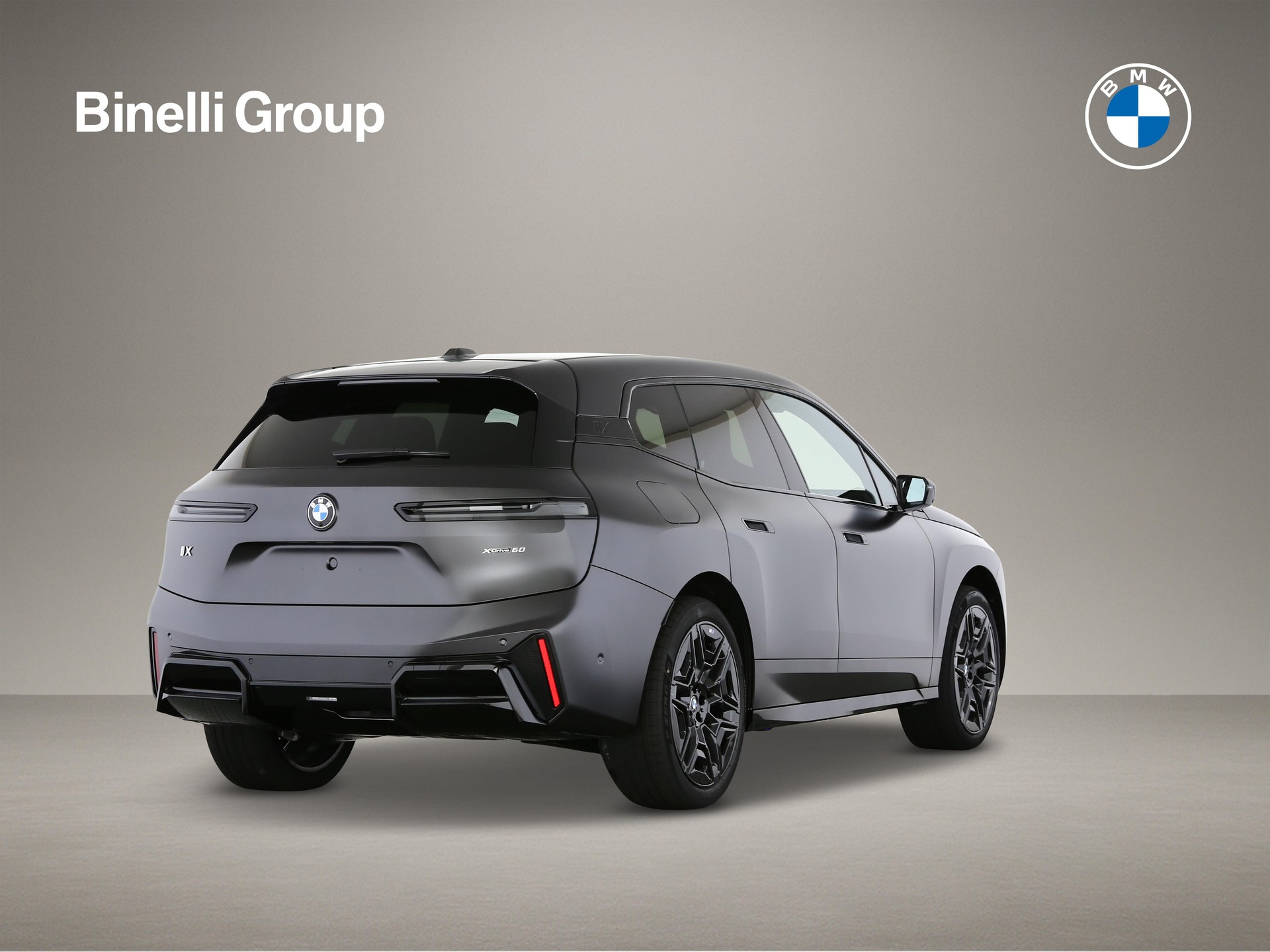 BMW iX xDrive60-showroom-element-1