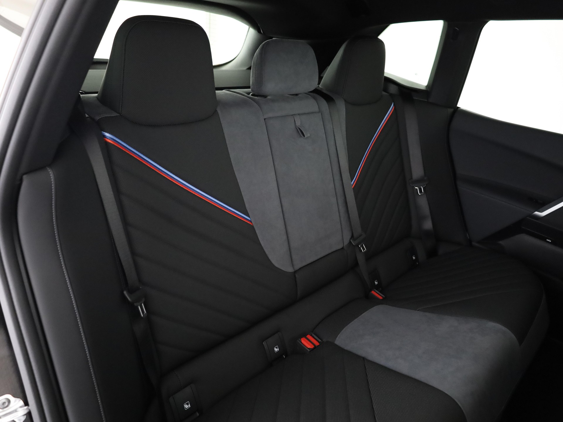 BMW iX xDrive60-image-13