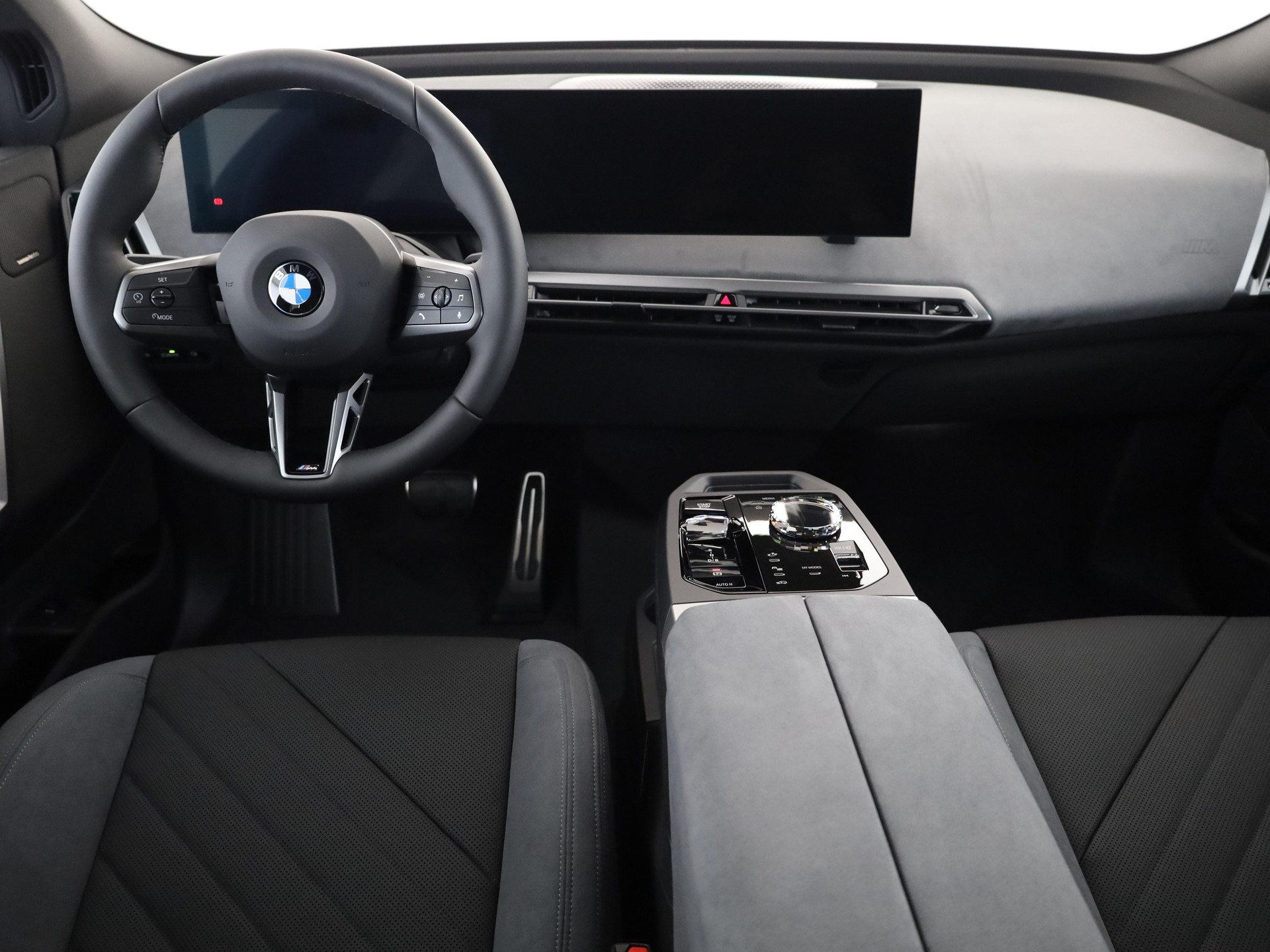 BMW iX xDrive60-image-16