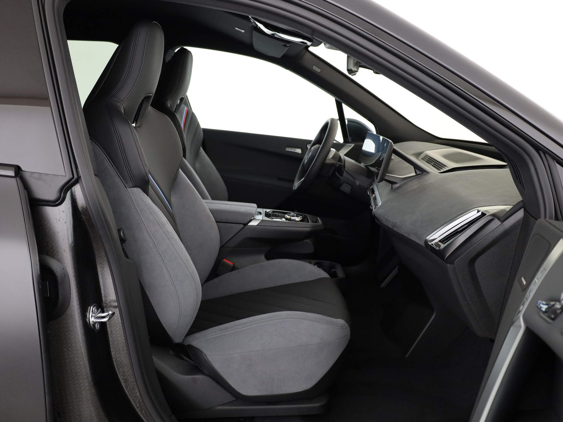 BMW iX xDrive60-image-15