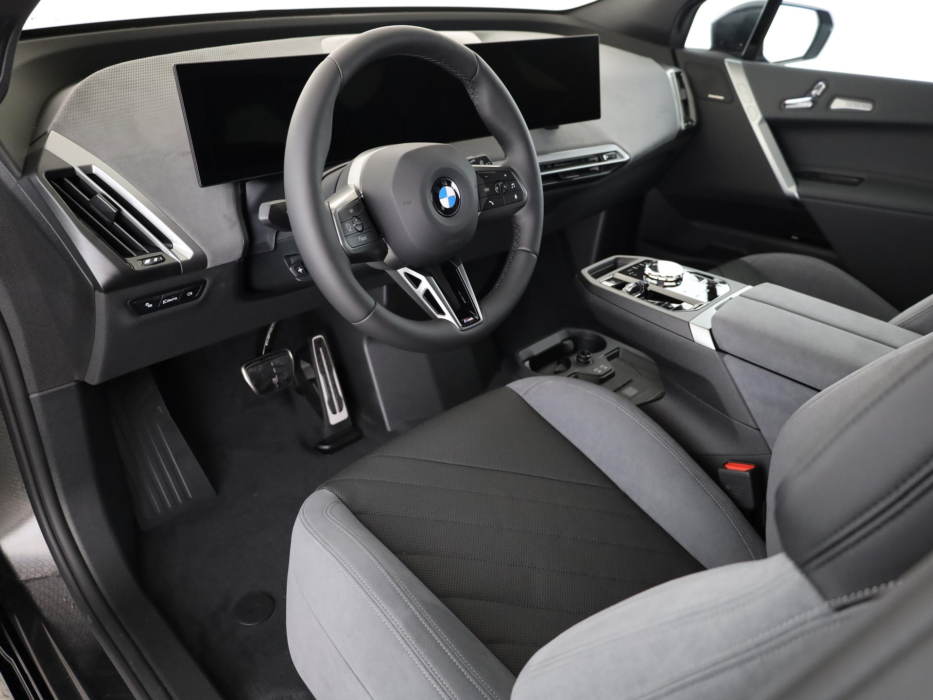 BMW iX xDrive60-image-8