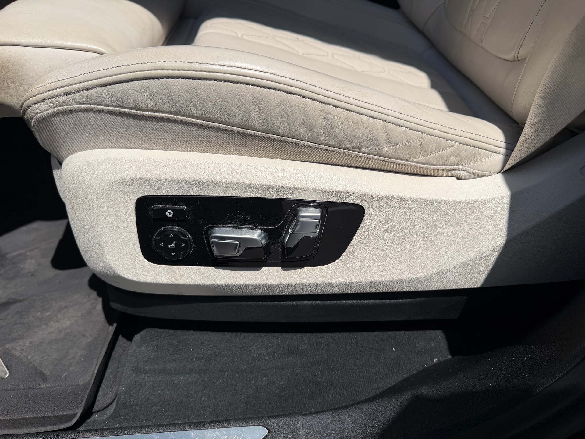 BMW 40i xDrive-image-4