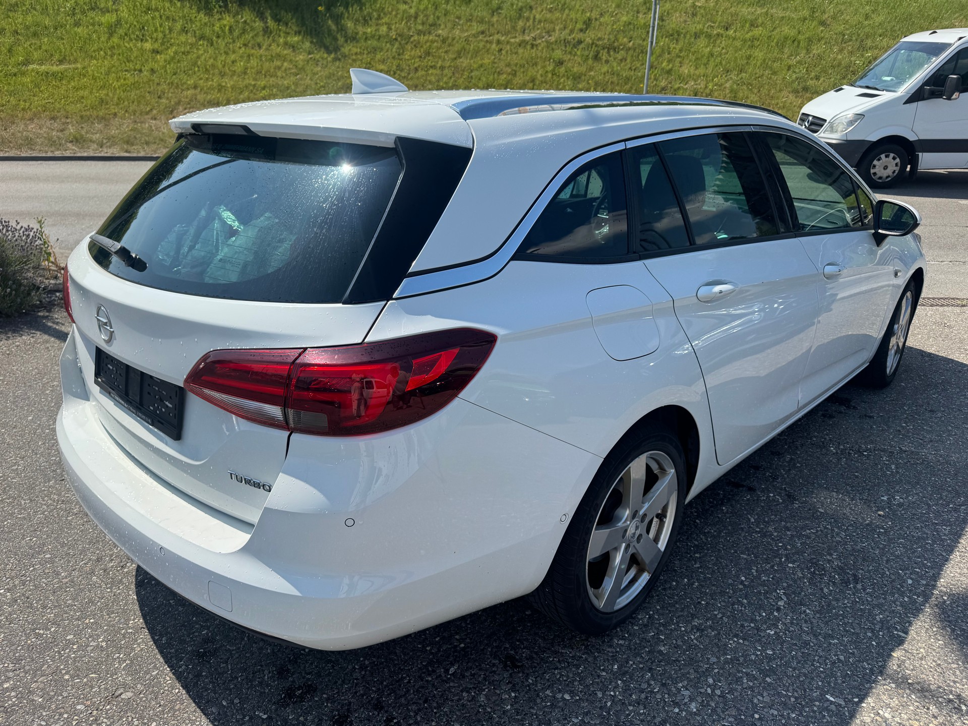OPEL Astra Sports Tourer 1.4i Turbo Dynamic Automatic-image-3