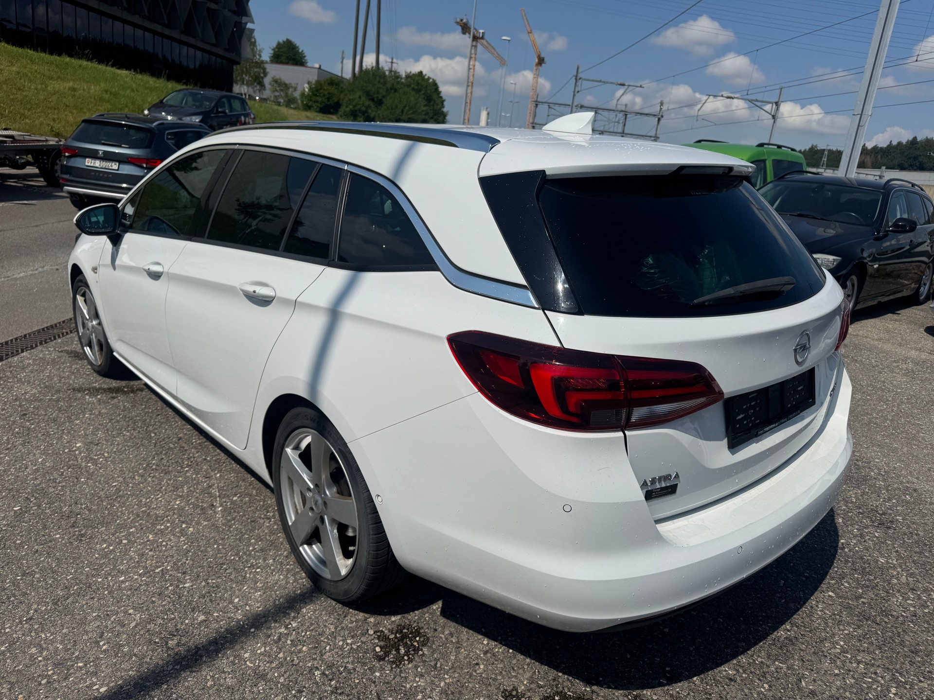 OPEL Astra Sports Tourer 1.4i Turbo Dynamic Automatic-image-6