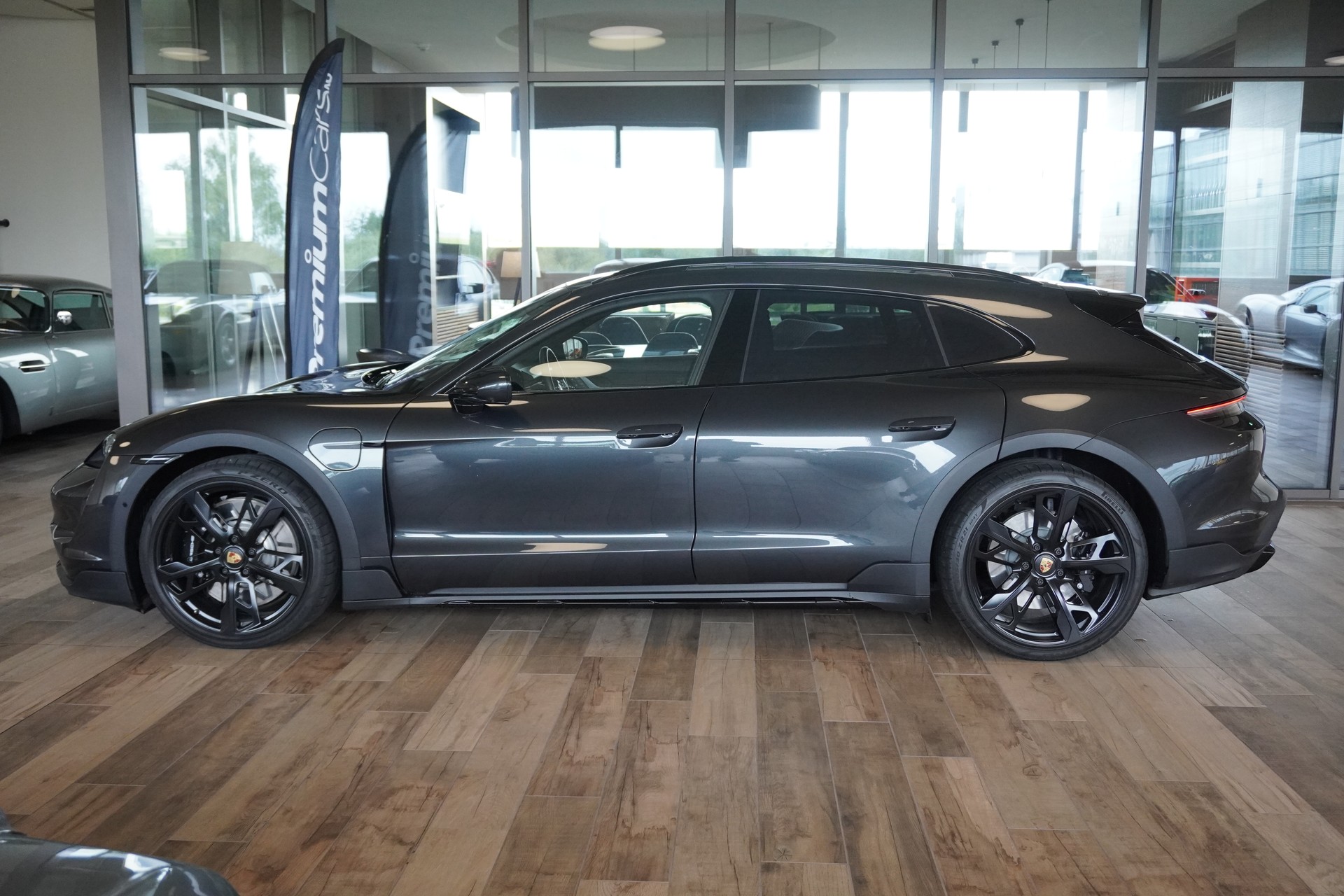 PORSCHE Taycan Turbo Cross Turismo-image-6