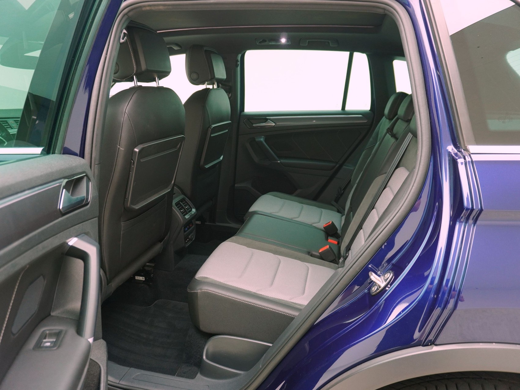VW Tiguan 2.0 TSI DSG R-Line 4Motion-image-12