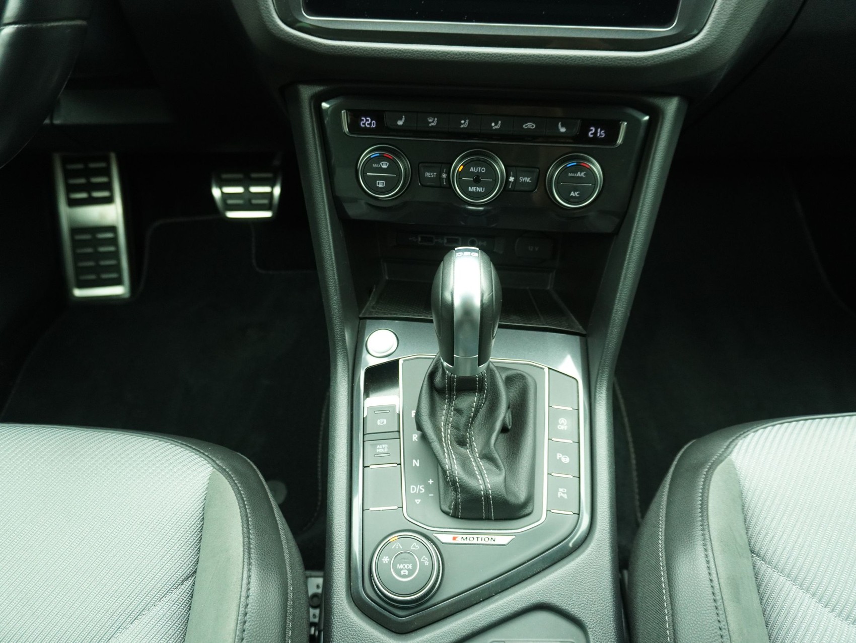 VW Tiguan 2.0 TSI DSG R-Line 4Motion-image-14