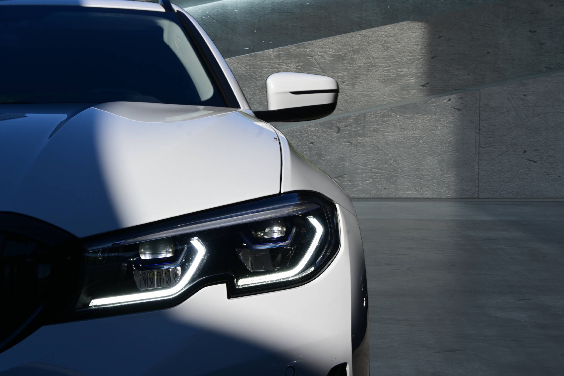 BMW 320d xDrive Touring **HUD*LASER-Light*AHK*8-fach*-image-3