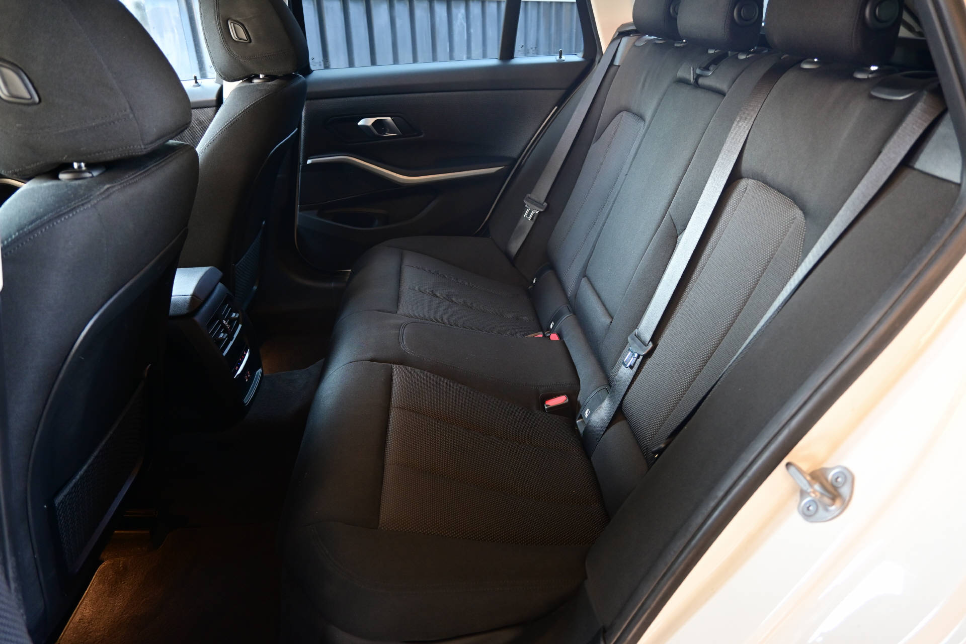 BMW 320d xDrive Touring **HUD*LASER-Light*AHK*8-fach*-image-21