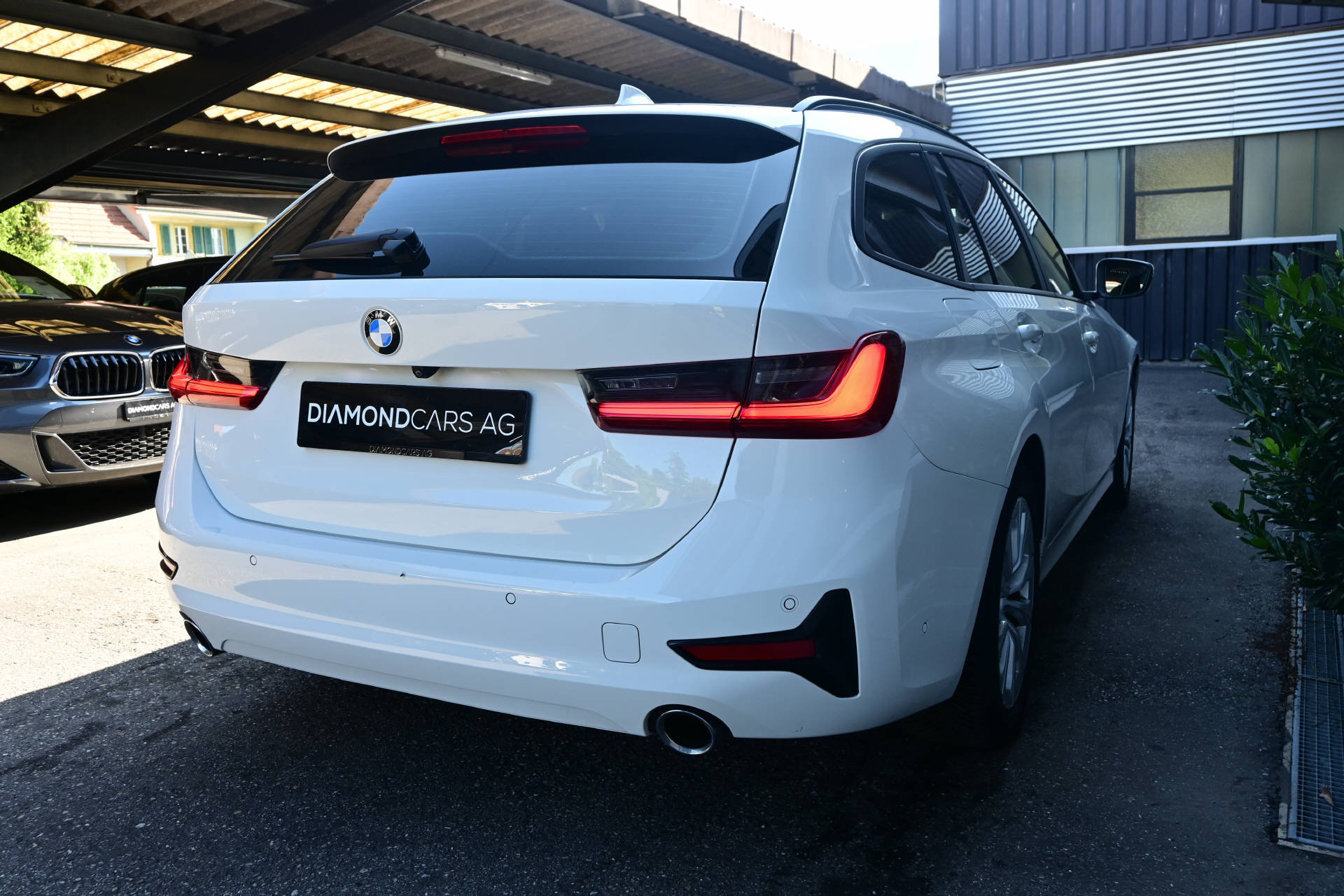 BMW 320d xDrive Touring **HUD*LASER-Light*AHK*8-fach*-image-8