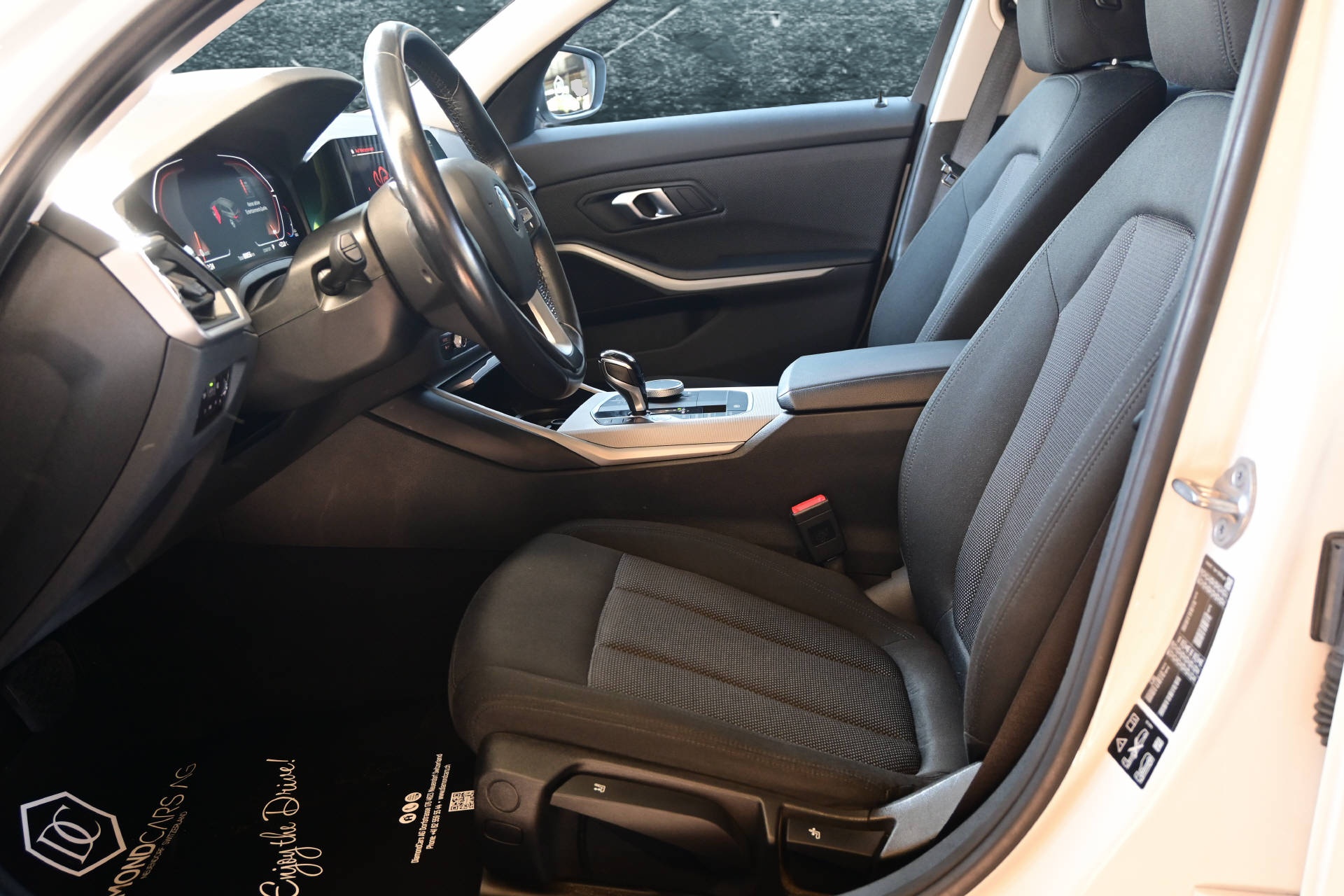 BMW 320d xDrive Touring **HUD*LASER-Light*AHK*8-fach*-image-12