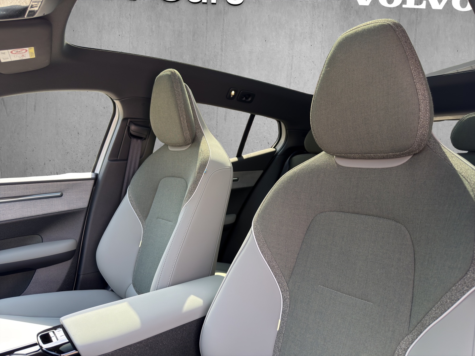 VOLVO EX30 E60 69kWh Twin Ultra-image-13
