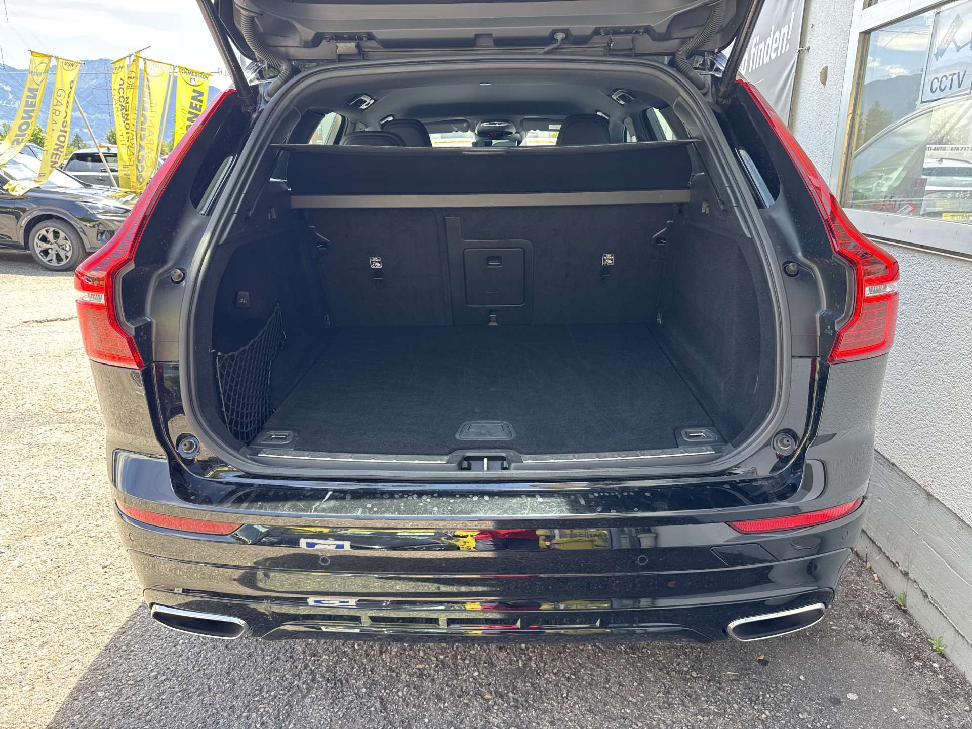 VOLVO XC60 B5 Diesel AWD 235PS R-Design Geartronic-Automat-image-8
