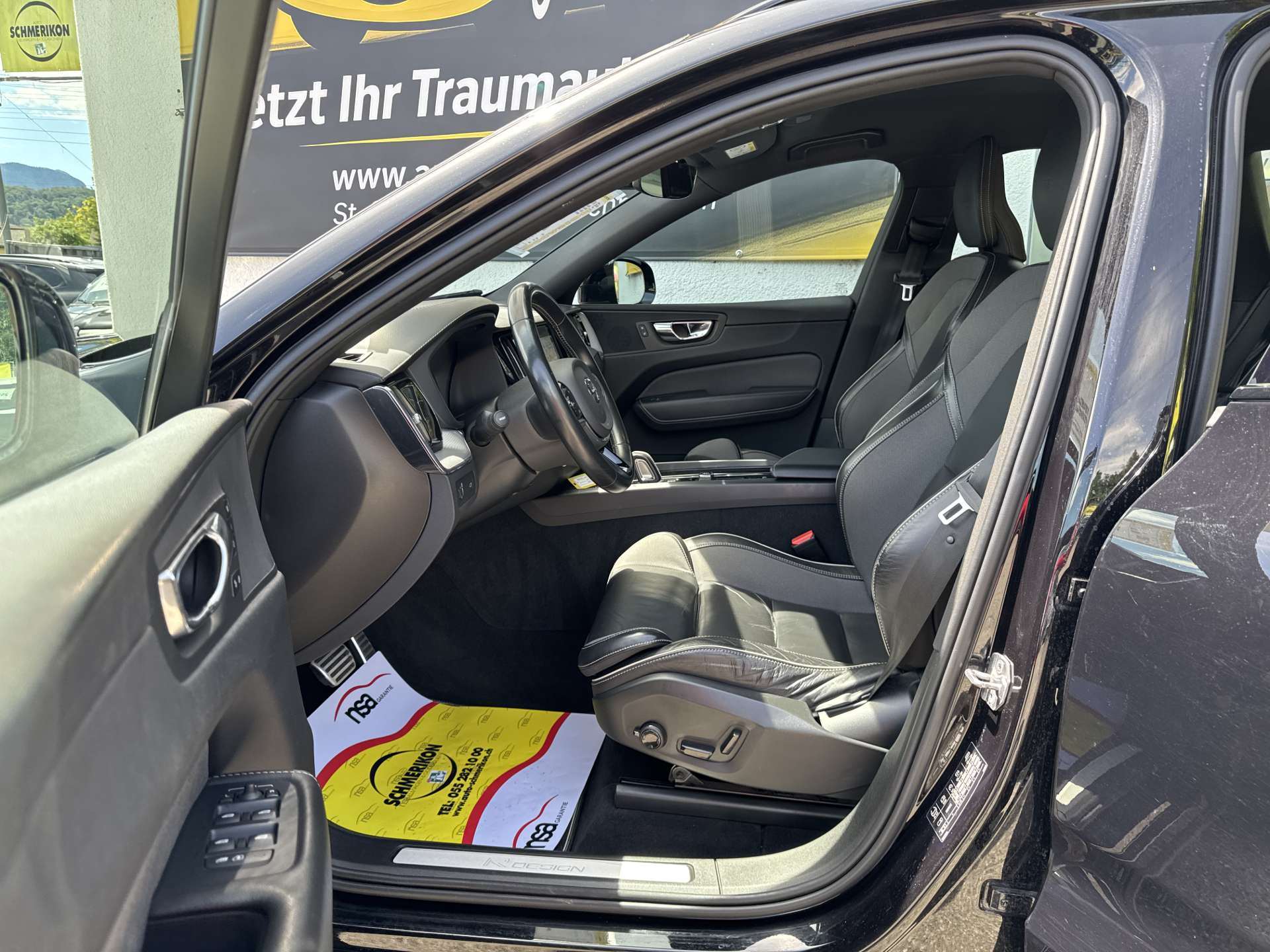 VOLVO XC60 B5 Diesel AWD 235PS R-Design Geartronic-Automat-image-6