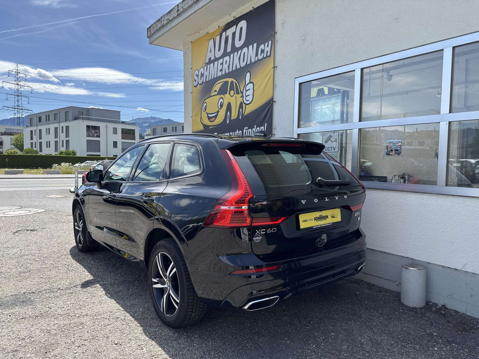 VOLVO XC60 B5 Diesel AWD 235PS R-Design Geartronic-Automat-image-2