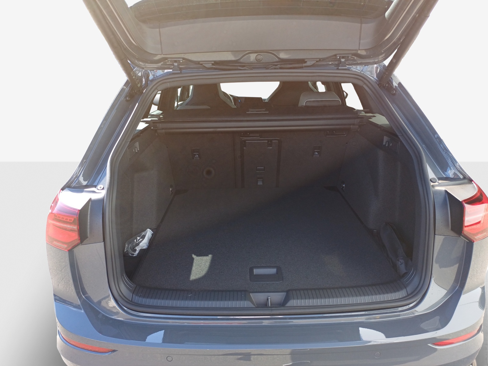 VW Golf Variant 1.5 eTSI mHEV R-Line-image-9