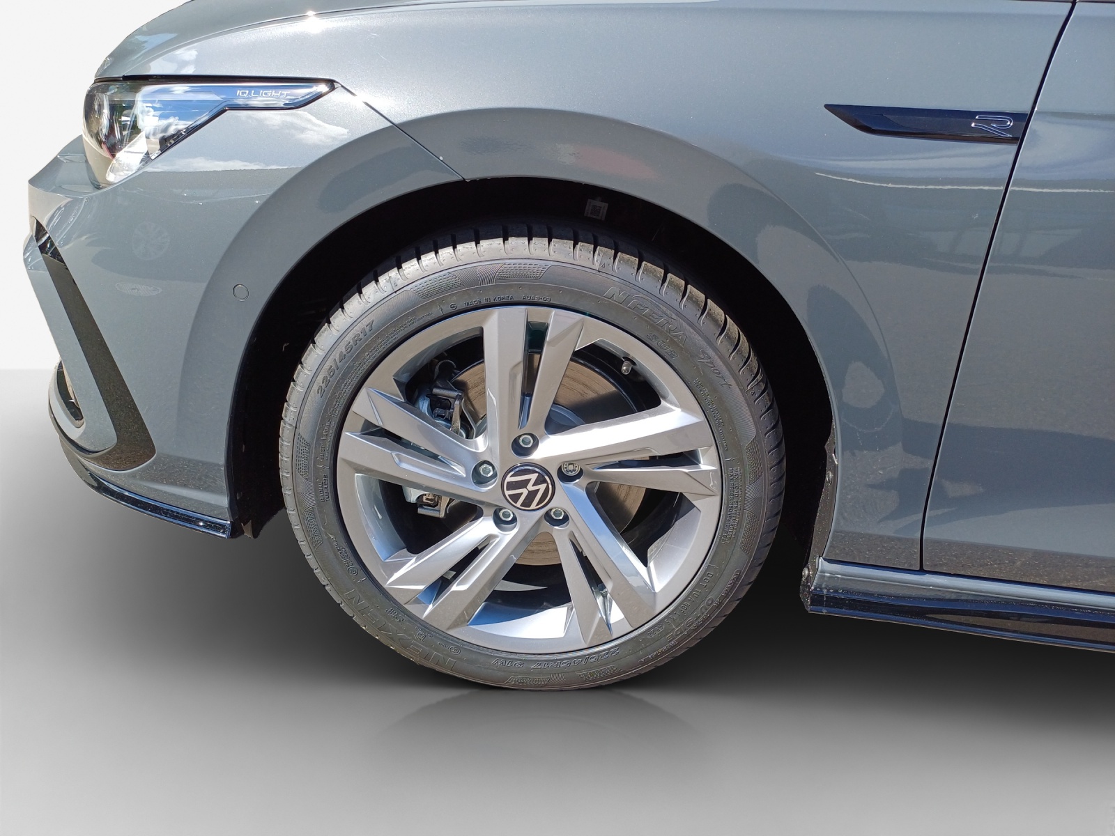 VW Golf Variant 1.5 eTSI mHEV R-Line-image-10