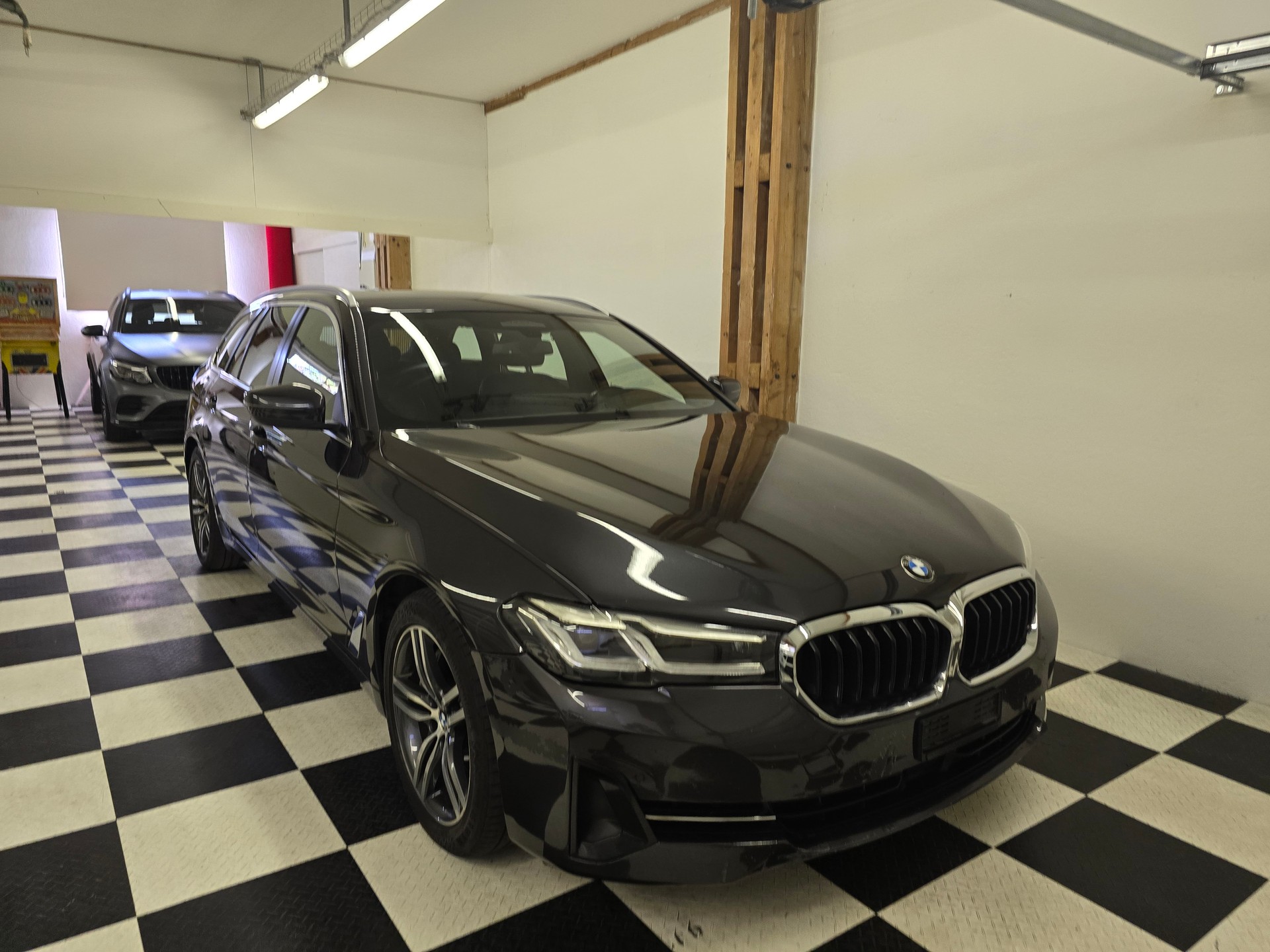 BMW 530d xDrive 48V Touring Steptronic-image-0