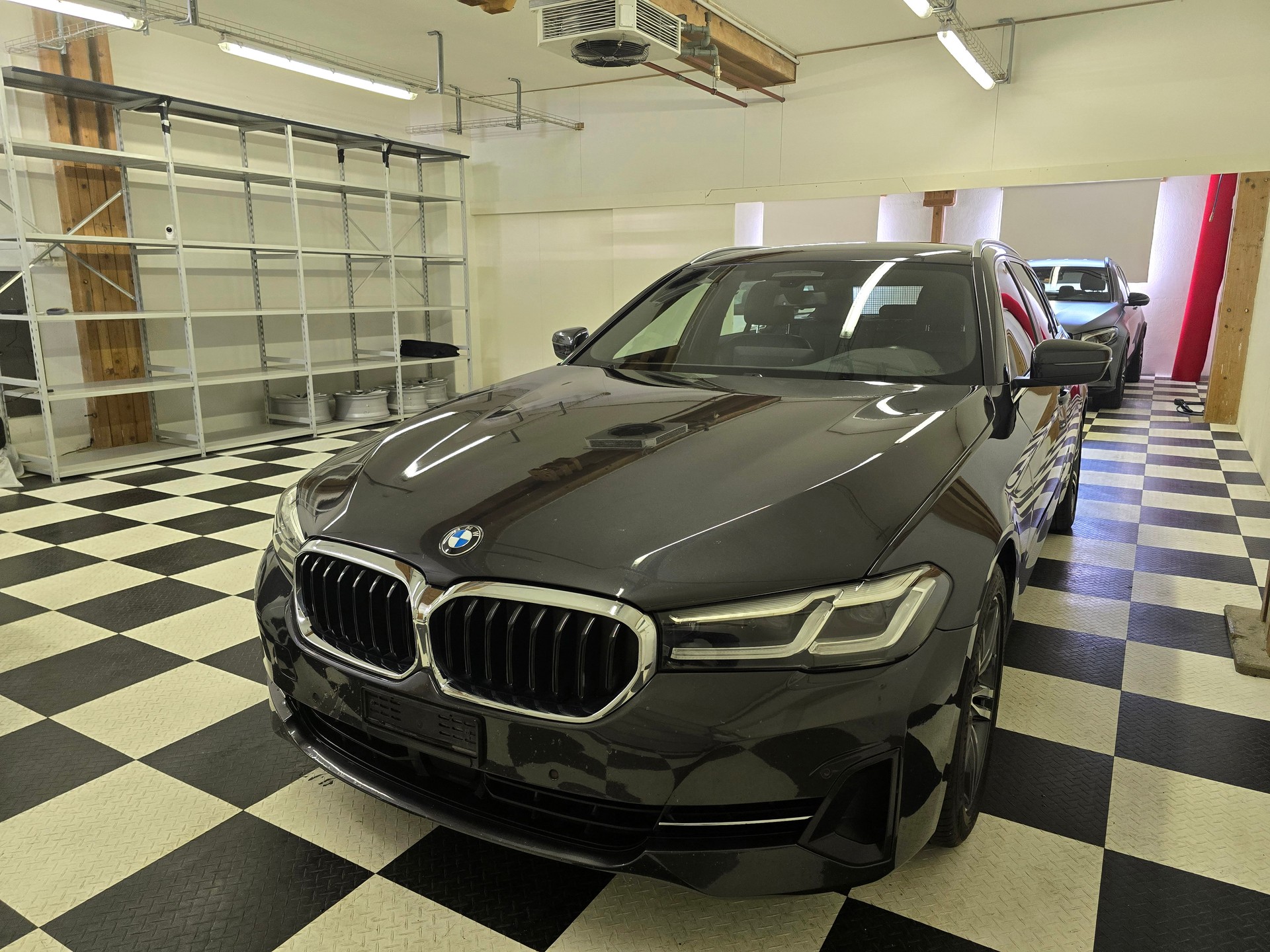 BMW 530d xDrive 48V Touring Steptronic-image-1