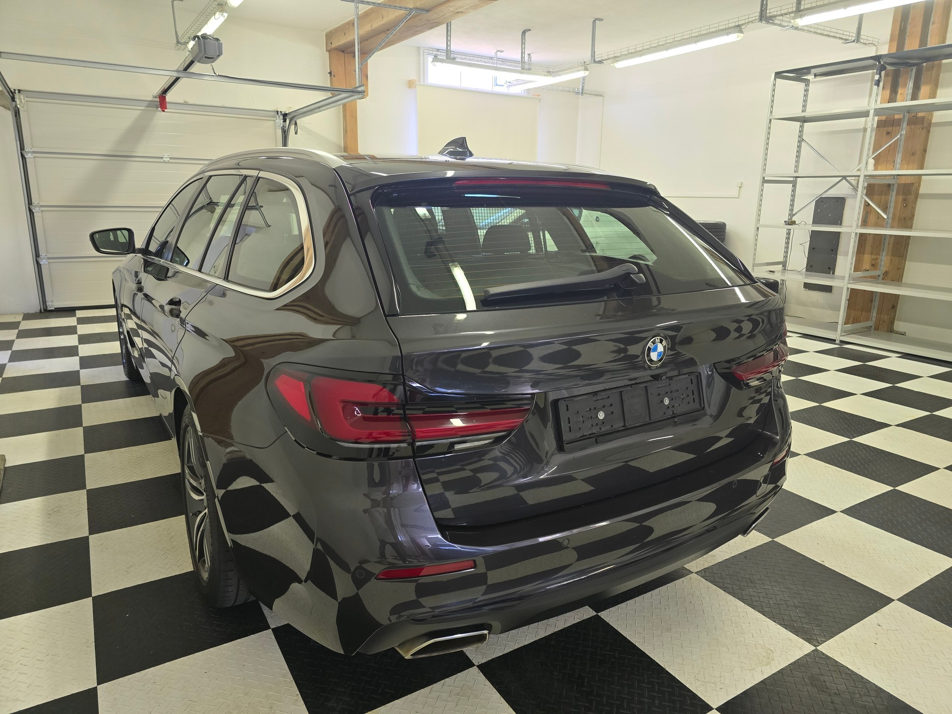 BMW 530d xDrive 48V Touring Steptronic-image-6