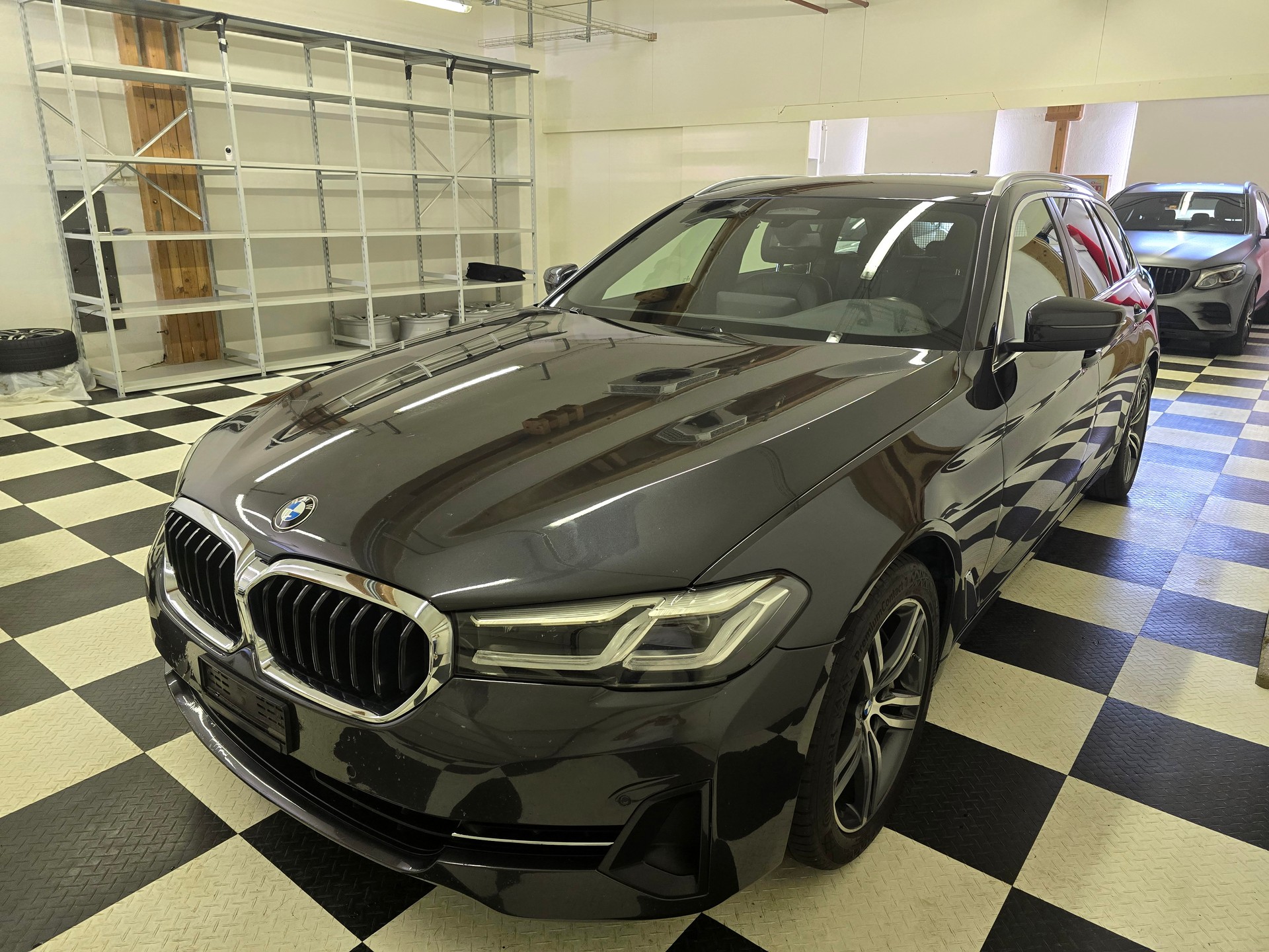 BMW 530d xDrive 48V Touring Steptronic-image-4