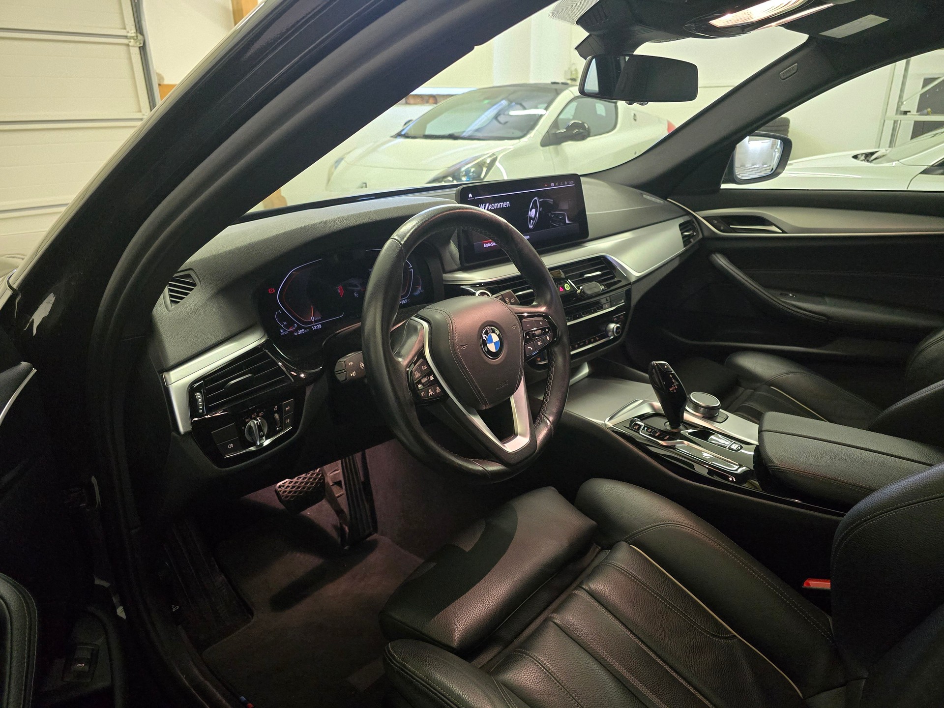 BMW 530d xDrive 48V Touring Steptronic-image-10
