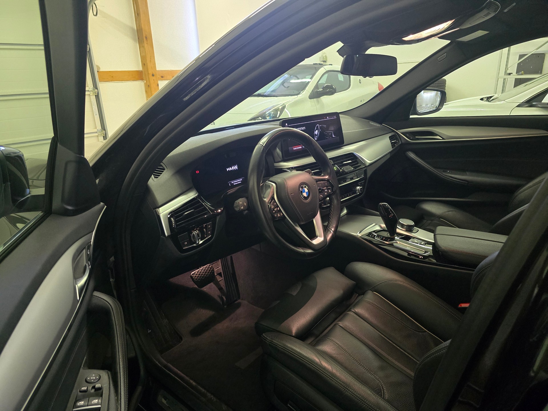 BMW 530d xDrive 48V Touring Steptronic-image-9