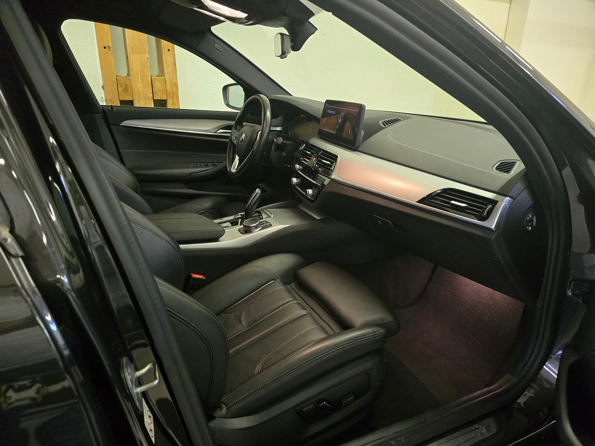 BMW 530d xDrive 48V Touring Steptronic-image-11