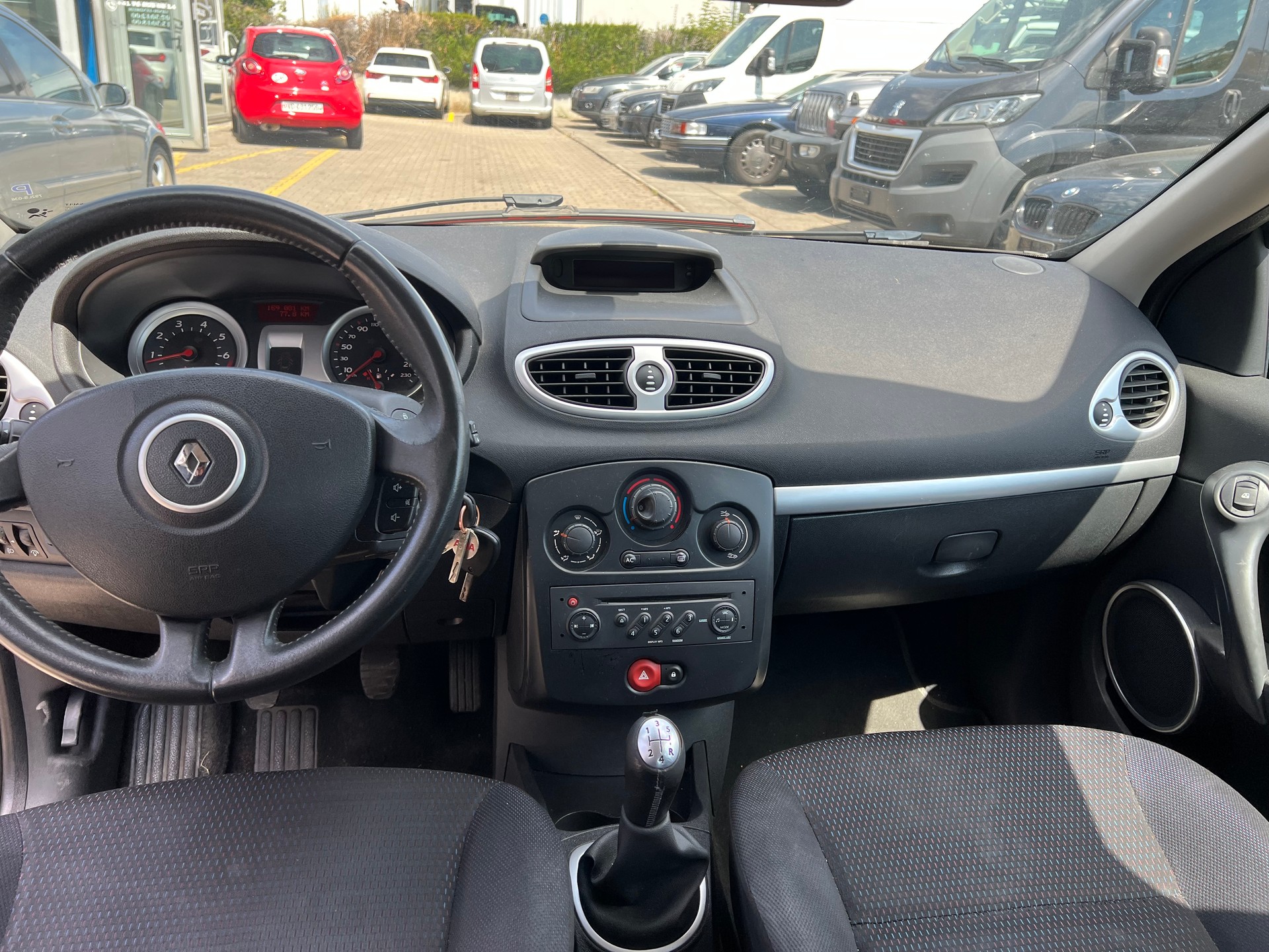 RENAULT Clio 1.4 16V Expression-image-10
