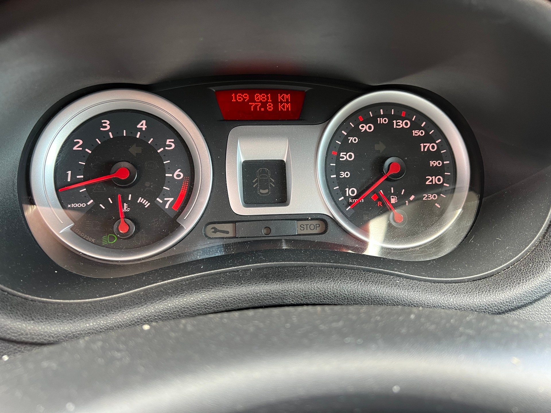 RENAULT Clio 1.4 16V Expression-image-11