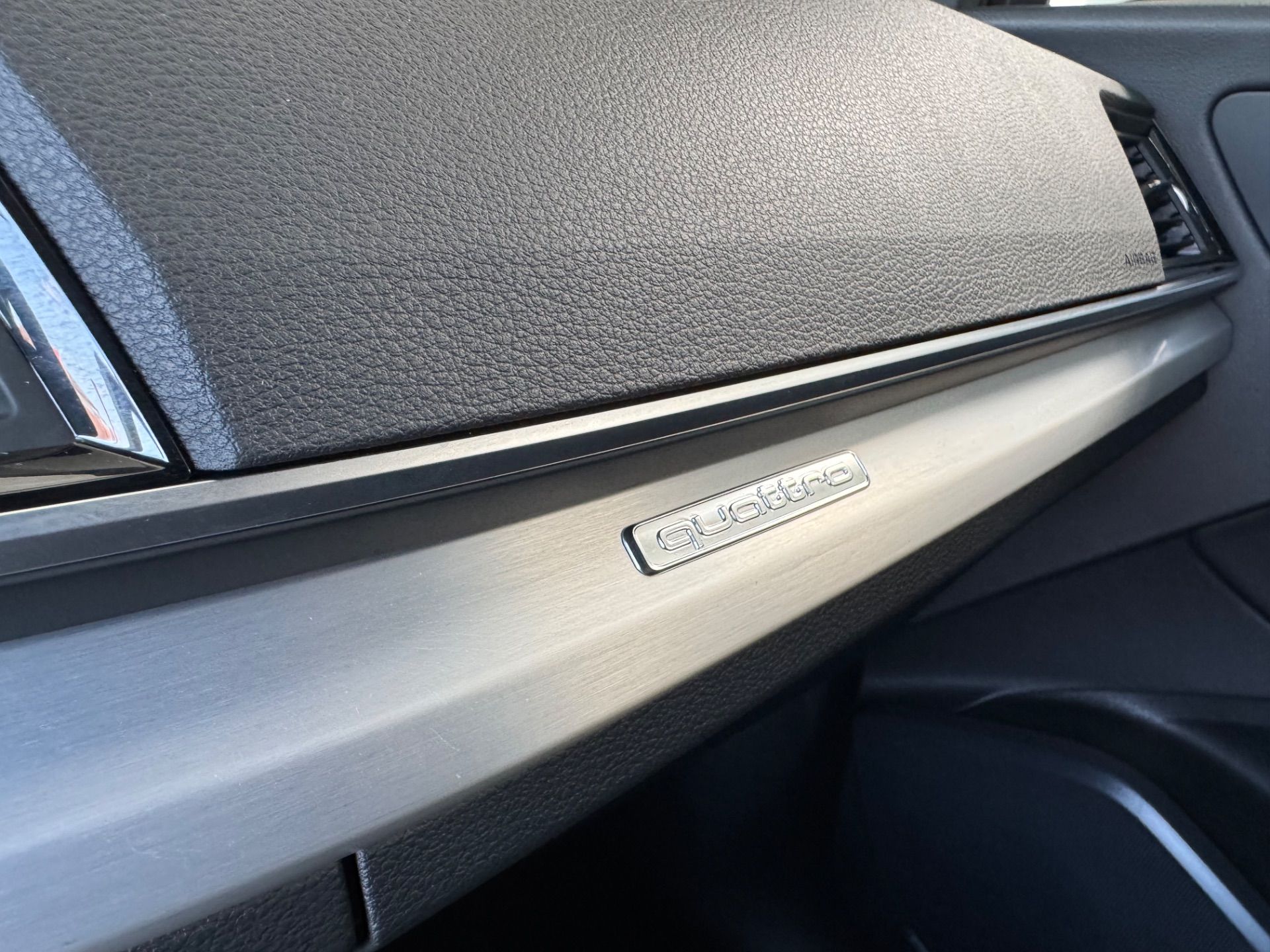 AUDI Q5 40 TDI quattro S-line quattro S-tronic-image-13