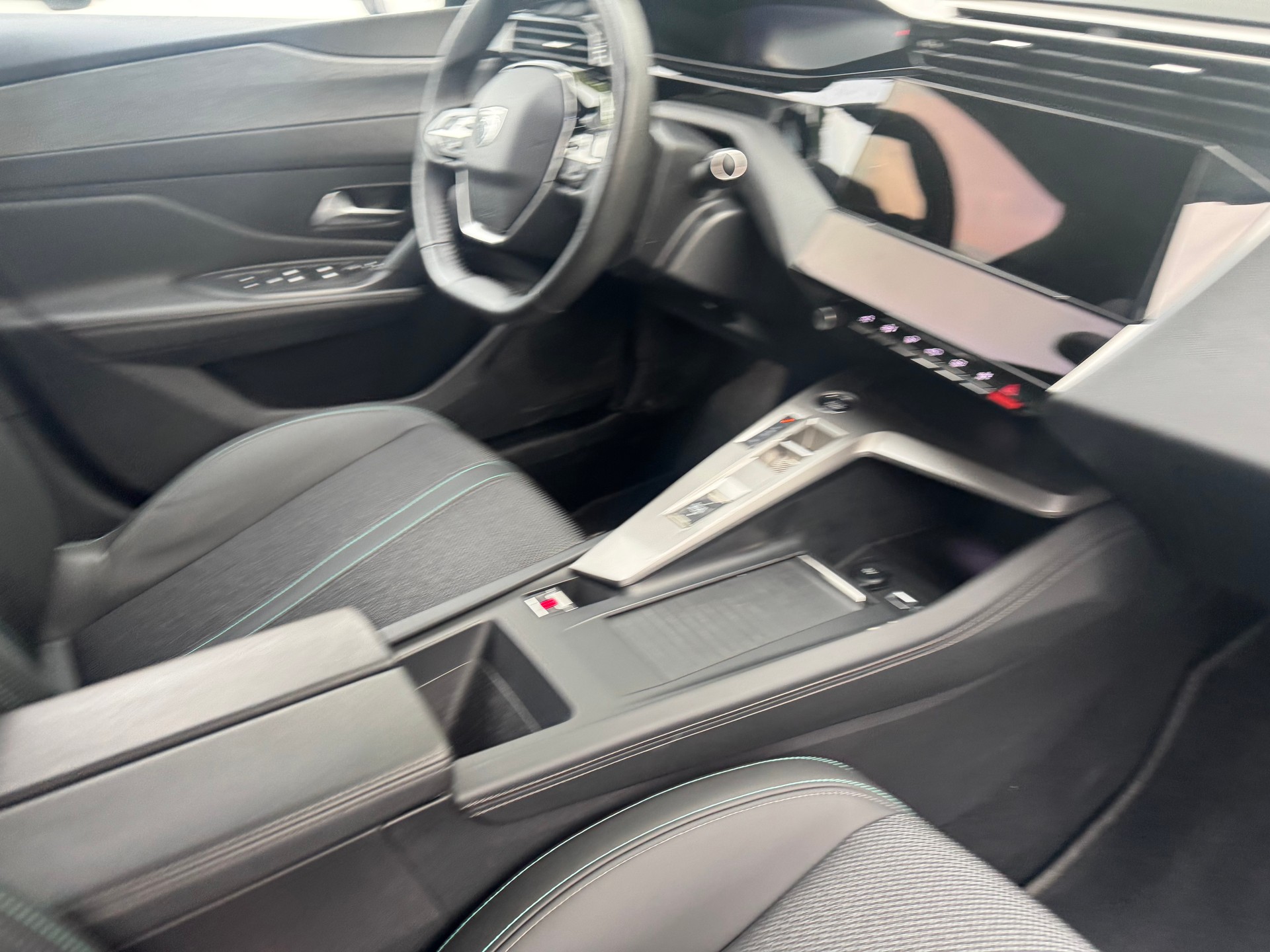 PEUGEOT 308 SW 1.5 BlueHDI Allure EAT8-showroom-element-2