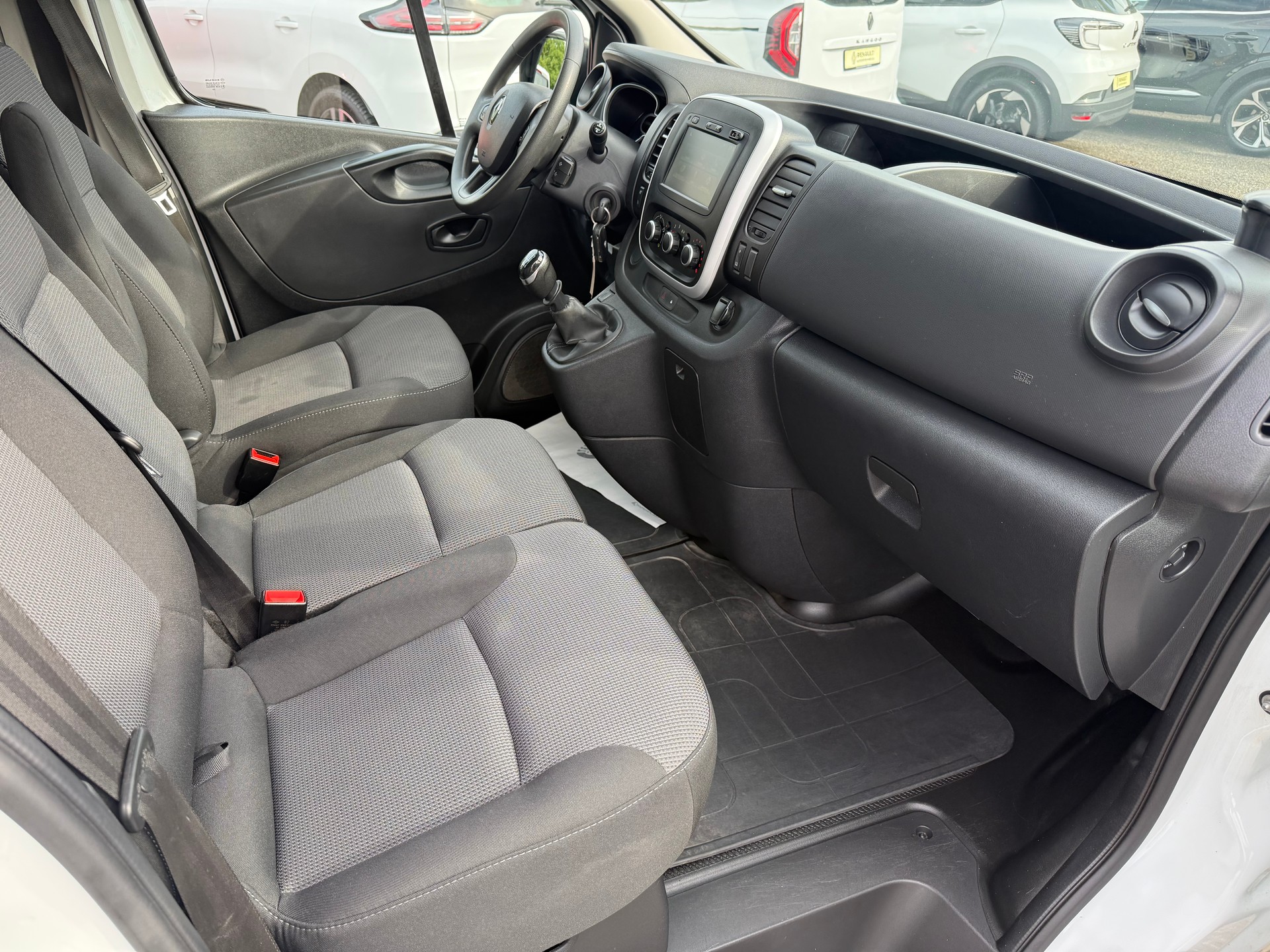 RENAULT Trafic 2.0 Energy dCi 120 3.0t Business L2H1-image-8
