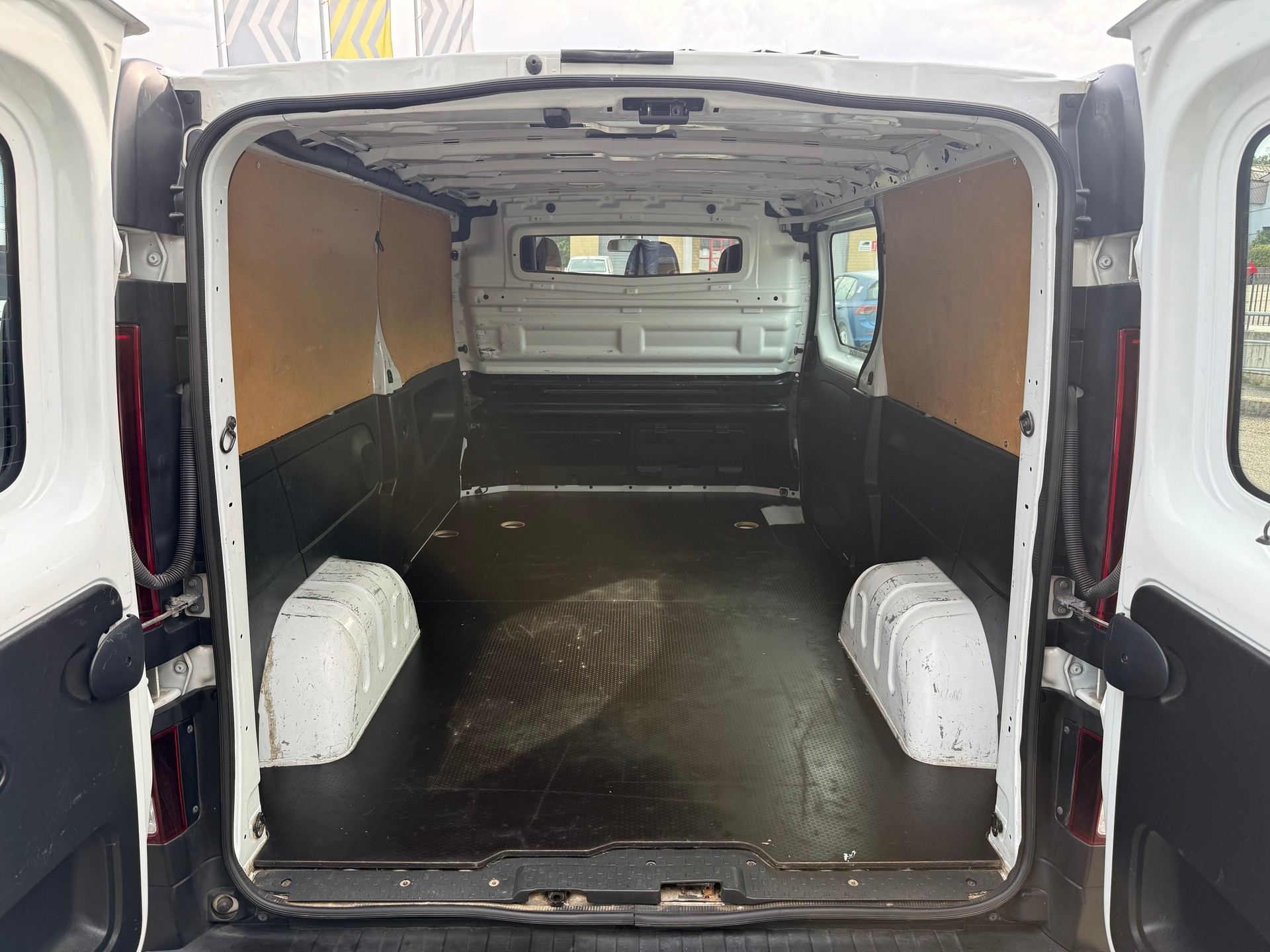 RENAULT Trafic 2.0 Energy dCi 120 3.0t Business L2H1-image-11