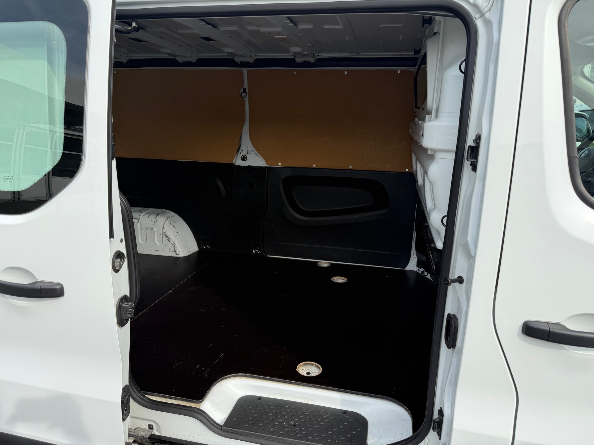 RENAULT Trafic 2.0 Energy dCi 120 3.0t Business L2H1-image-10