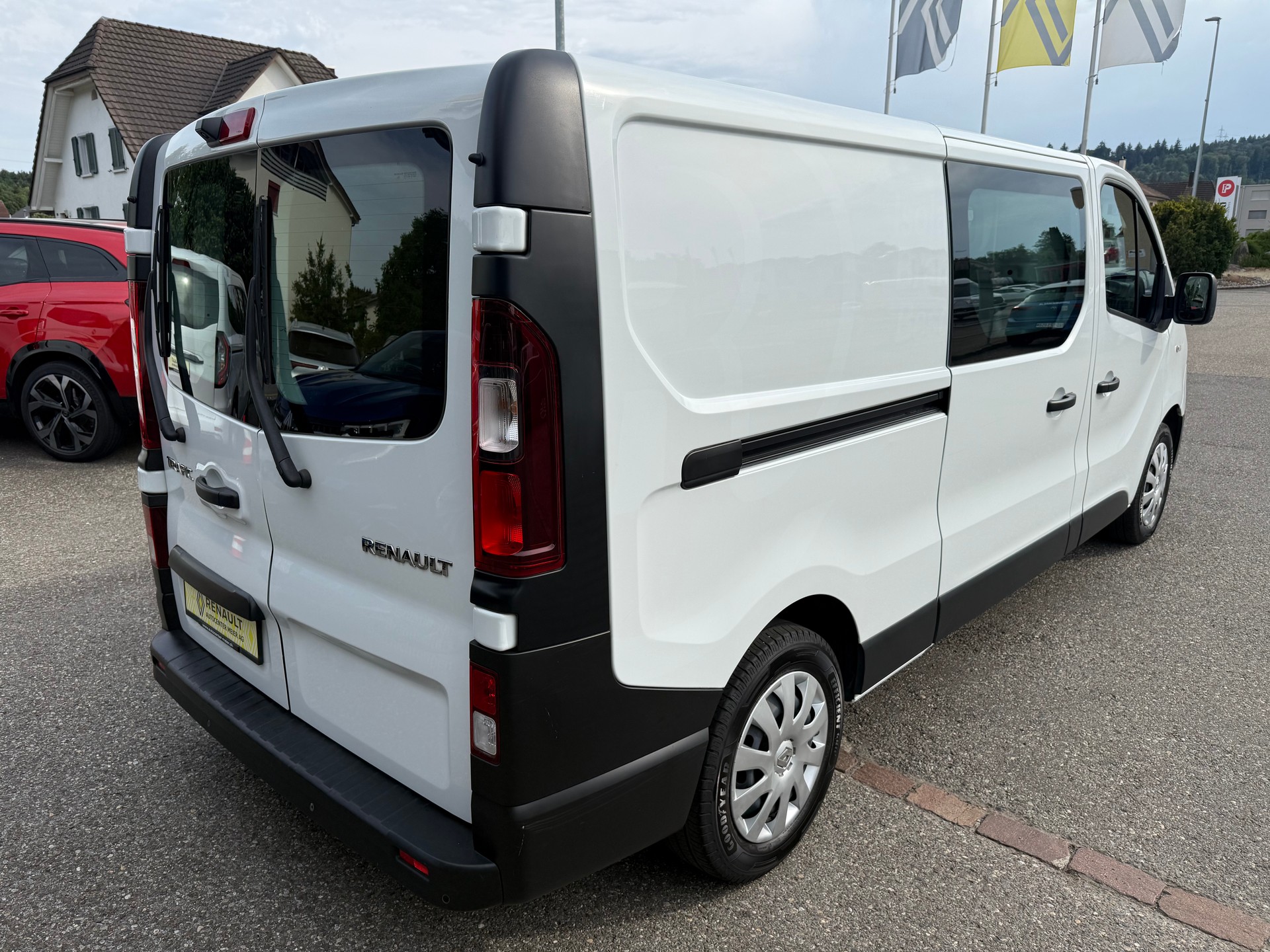 RENAULT Trafic 2.0 Energy dCi 120 3.0t Business L2H1-image-5