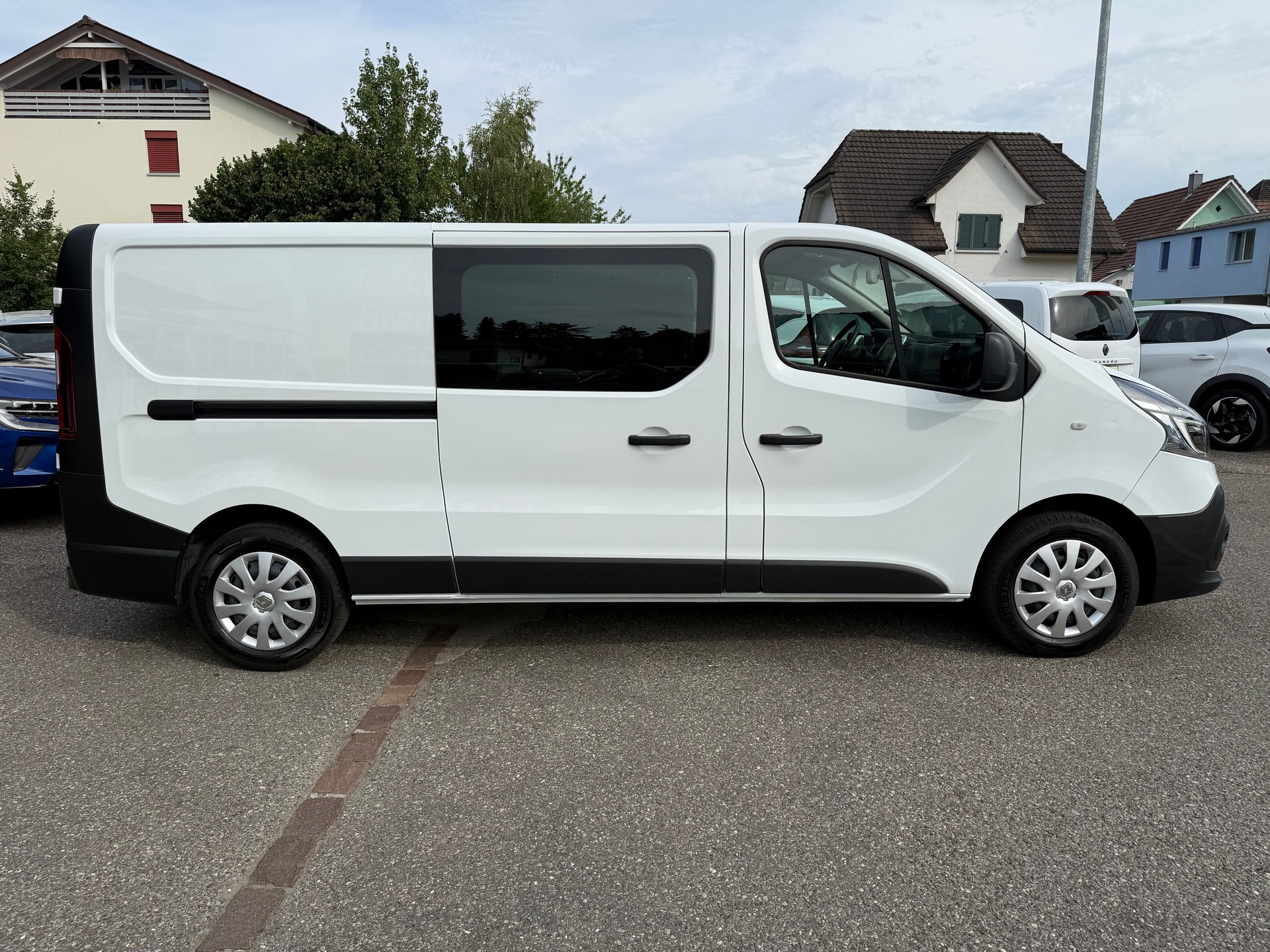 RENAULT Trafic 2.0 Energy dCi 120 3.0t Business L2H1-image-6